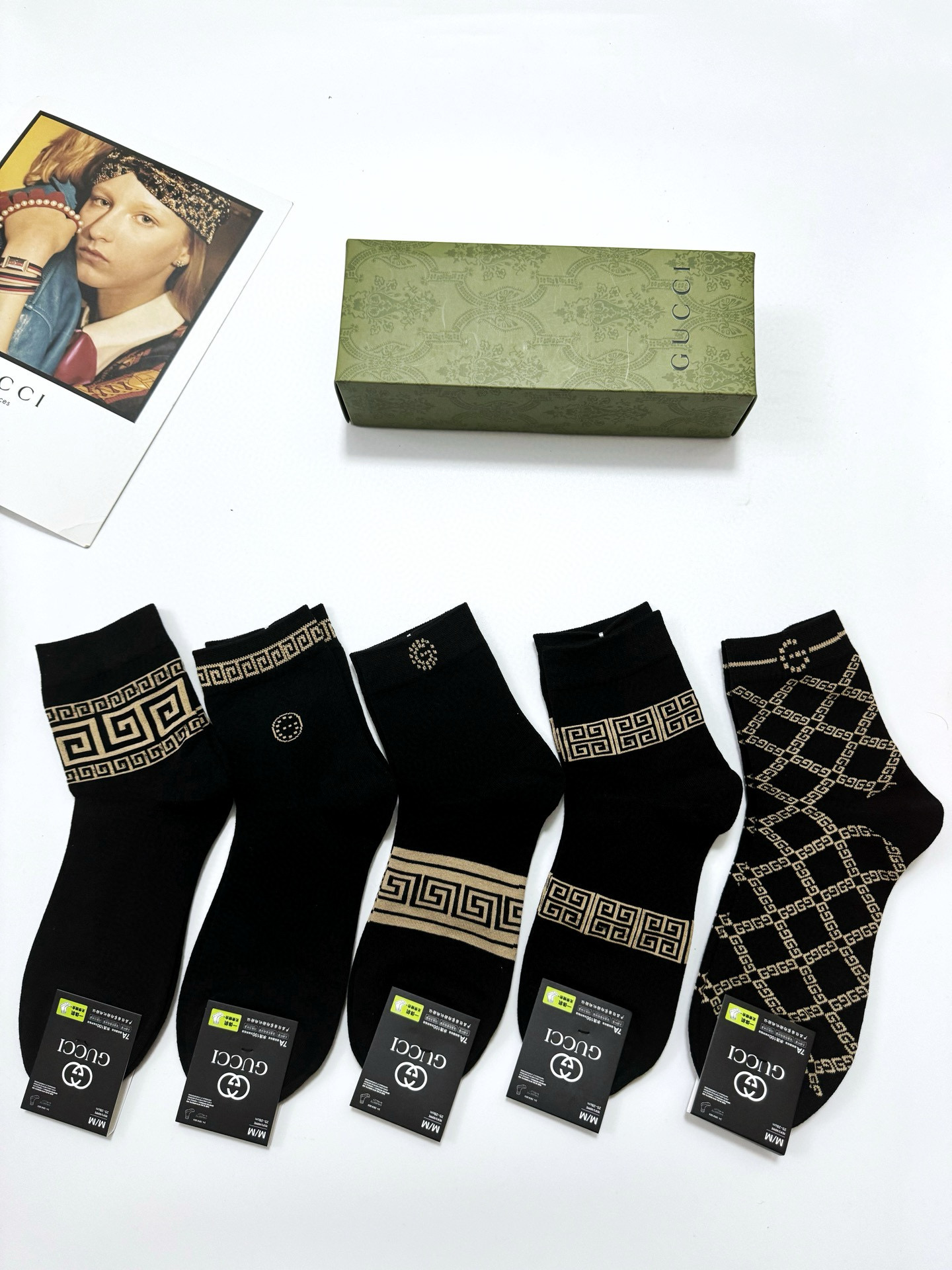 NO:294675,Packaging [one box of 5 pairs] Men's welfare Gucci Classic letters logo mid-tube stockings!  Pure cotton fabric is soft and skin-friendly!  Ins hits!  The counter is on sale and you can see the explosion!  Super high quality!  Classic is out of date!  The quality of counter purchasing agents that trendy people must be missing, and it is very easy to wear!  Recommended recommendations~~ Must-in-apple small items!  !  socks, stockings, socks, gucci, socks19860909配包装【一盒5 双】男士福利 Gucci 古琦 经典字母 logo中筒袜 ！纯棉面料软糯亲肤！ ins爆款！专柜在售ing 好看到爆炸 ！超高品质！经典不过时！潮人必不能少的专柜代购品质 ,巨好穿！推荐推荐推荐～～必入小单品！！袜子,丝袜,袜子,gucci,socks,accessory