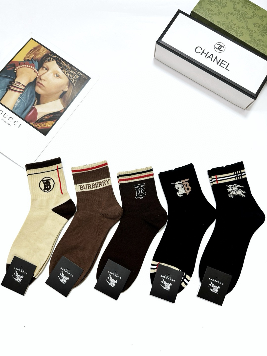 NO:294684,Packaging [one box of 5 pairs] Burberry Burberry classic letter logo pure cotton short socks, ins super popular socks, pure cotton fabric, must-have for trendy people, classic color matching, personalized and fashionable versatile style, you deserve socks, stockings, socks, burberry, burberry, socks19860909配包装【一盒5 双】 巴宝莉 Burberry 经典字母logo 纯棉短筒袜,ins超火爆短袜,纯棉面料,潮人必备 ,经典配色 个性时尚百搭款,你值得拥有哦袜子,丝袜,袜子,burberry,burberry,socks,accessory