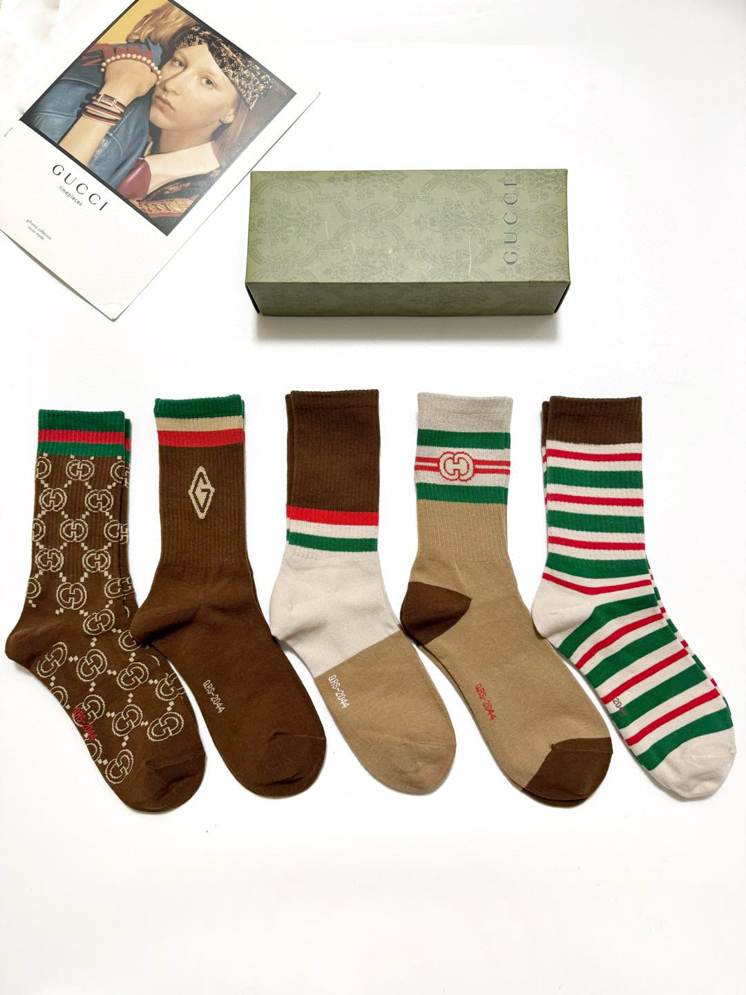 NO:294692,Packaging [one box of 5 pairs] Gucci classic letter logo pure cotton mid-tube socks, same style for men and women, ins super popular socks, pure cotton fabric, must-have for trendy people, classic color matching, personalized and fashionable versatile style, you deserve socks, stockings, socks, gucci, socks19860909配包装【一盒5 双】 Gucci 古琦 经典字母logo 纯棉中筒袜 ,男女同款,ins超火爆短袜,纯棉面料,潮人必备 ,经典配色 个性时尚百搭款,你值得拥有哦袜子,丝袜,袜子,gucci,socks,accessory