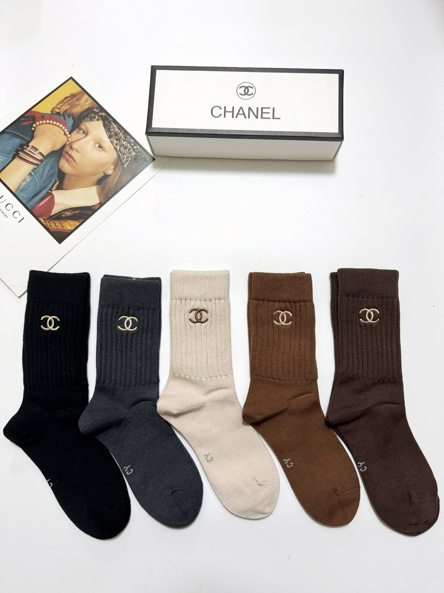 NO:294700,Packaging [one box of 5 pairs] Chanel Classic embroidered letter logo cashmere blended mid-tube socks, soft and skin-friendly, ins super popular color matching, must-have for autumn and winter trendy people, personalized and fashionable style, you deserve socks, stockings, socks, chanel, chanel, socks19860909配包装【一盒5 双】 Chanel香奈儿 经典刺绣字母logo 羊绒混纺中筒袜,软糯亲肤,ins超火爆配色 ,秋冬潮人必备 ,个性时尚百搭款,你值得拥有哦袜子,丝袜,袜子,chanel,chanel,socks,accessory