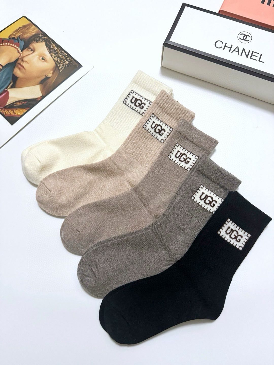 Luxurious UGG Cashmere Socks in Box of Five: High-Quality and Fashionable Packaging - 图片 7