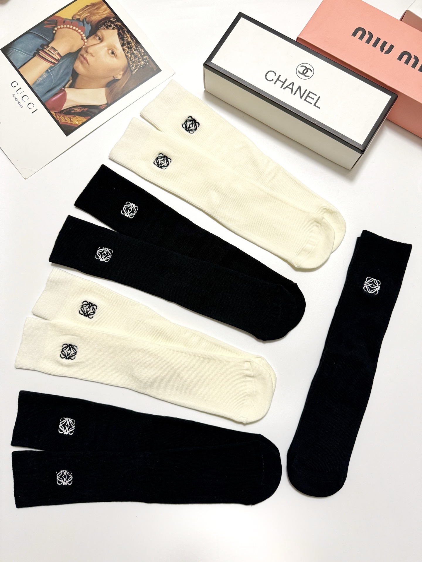 High-Quality Loewe Fashionable Box Packaging for Fashionable Man’s Essentials. - 图片 3