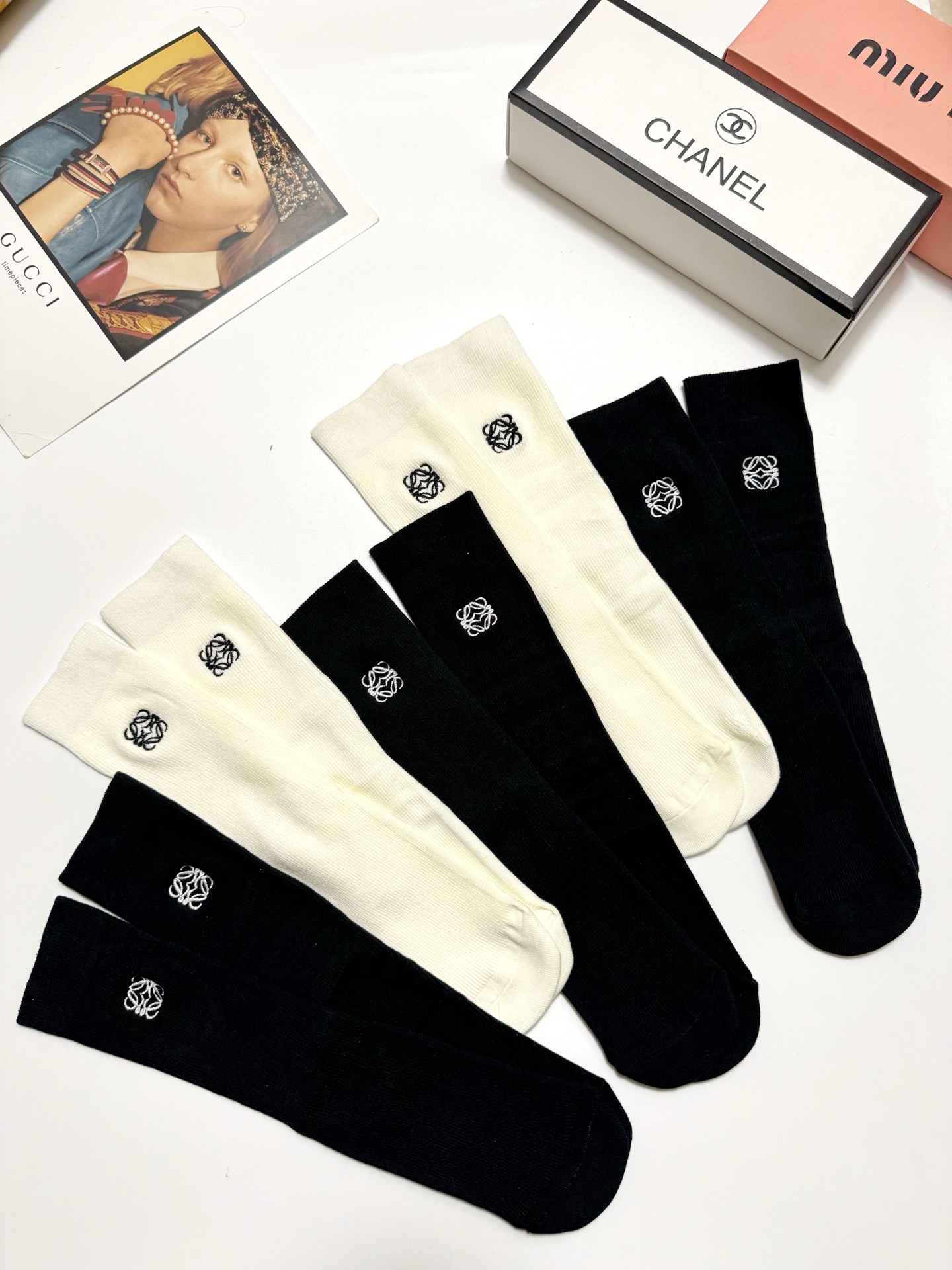 High-Quality Loewe Fashionable Box Packaging for Fashionable Man’s Essentials. - 图片 4