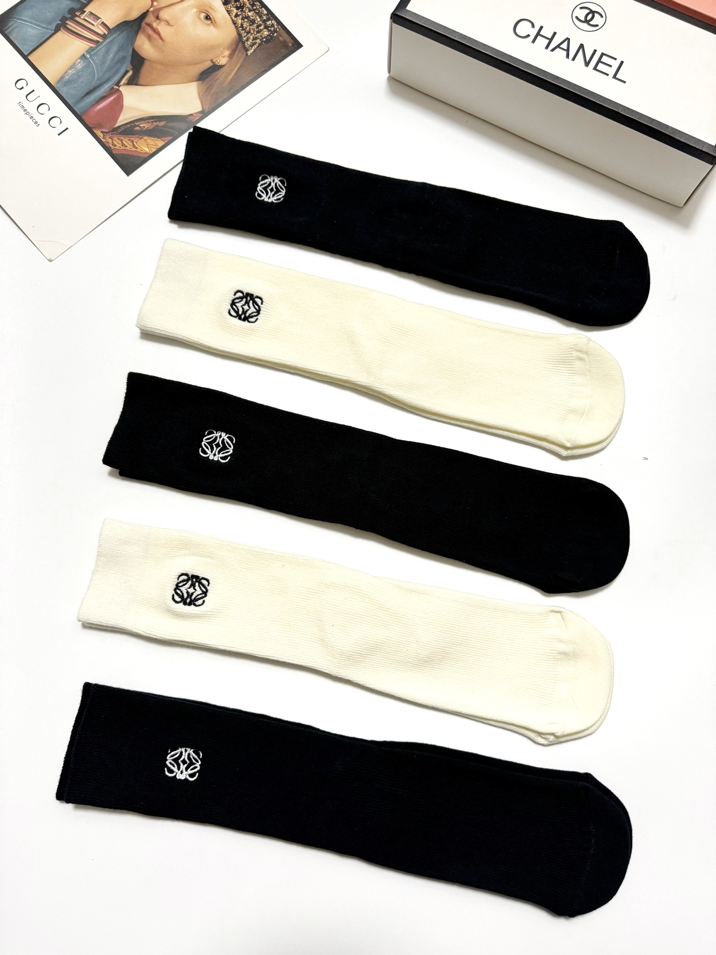 High-Quality Loewe Fashionable Box Packaging for Fashionable Man’s Essentials. - 图片 9