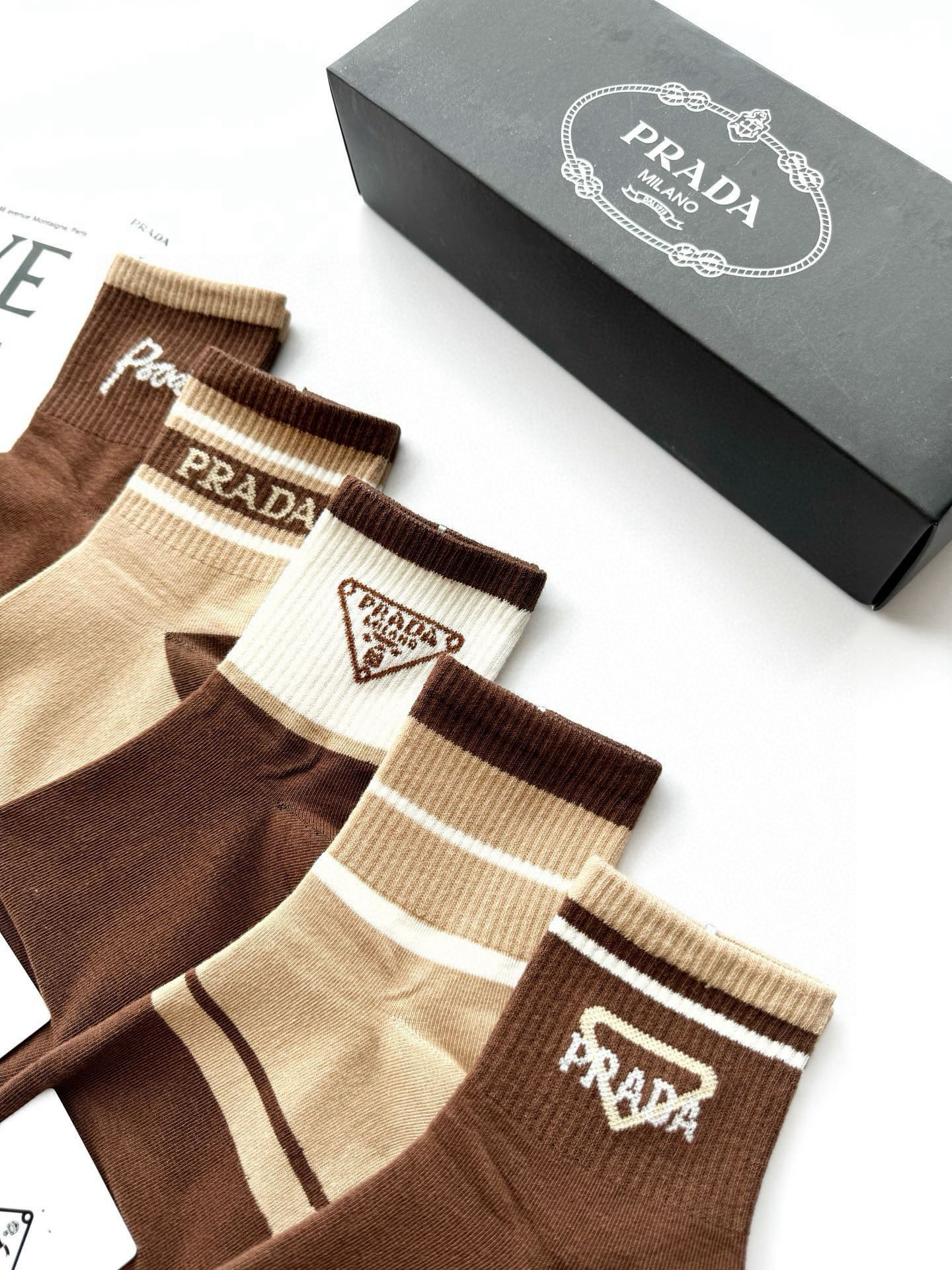 Packaging of Five Classic Logo Cotton Shorts in Box - 图片 4
