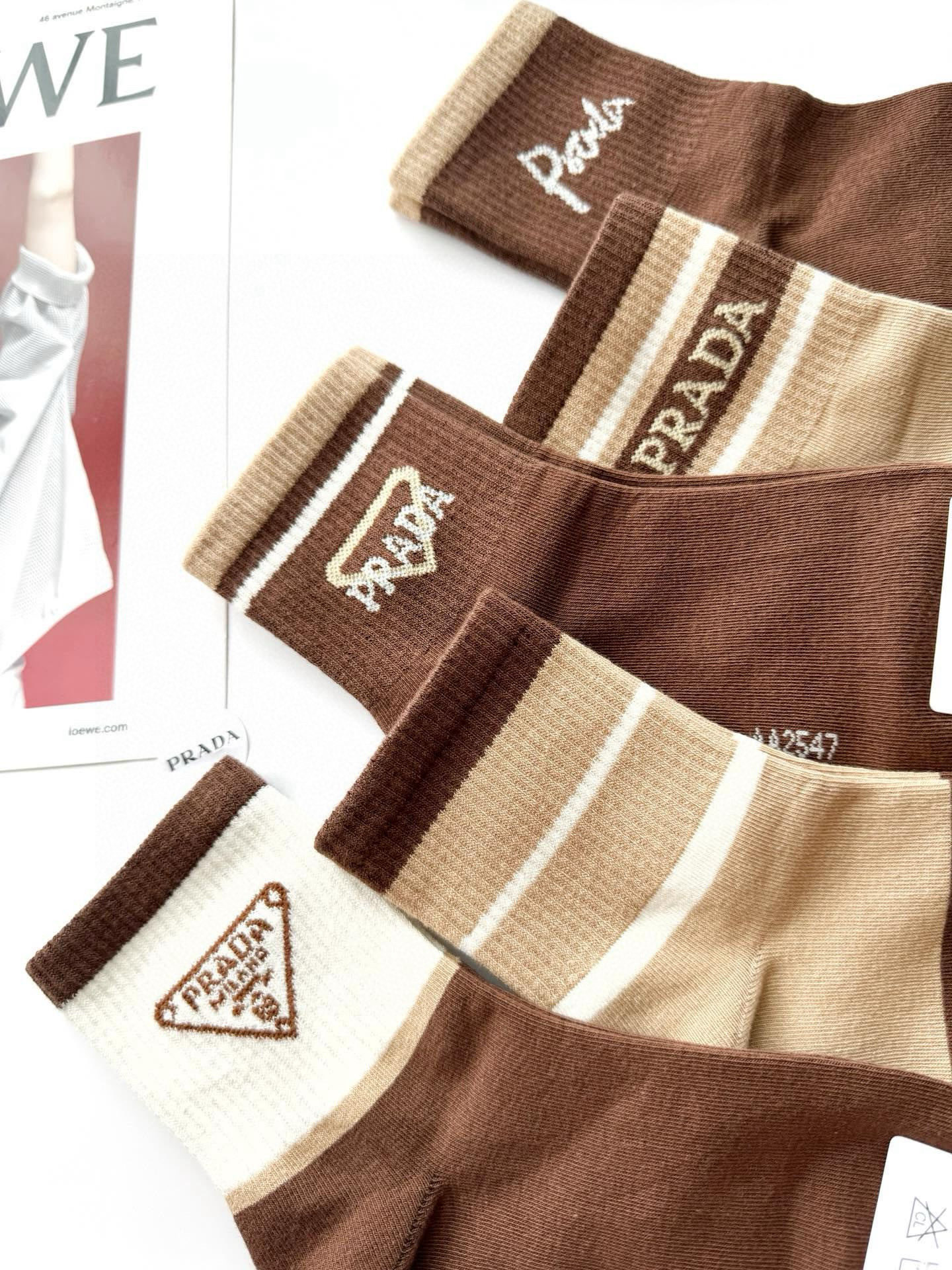 Packaging of Five Classic Logo Cotton Shorts in Box - 图片 9