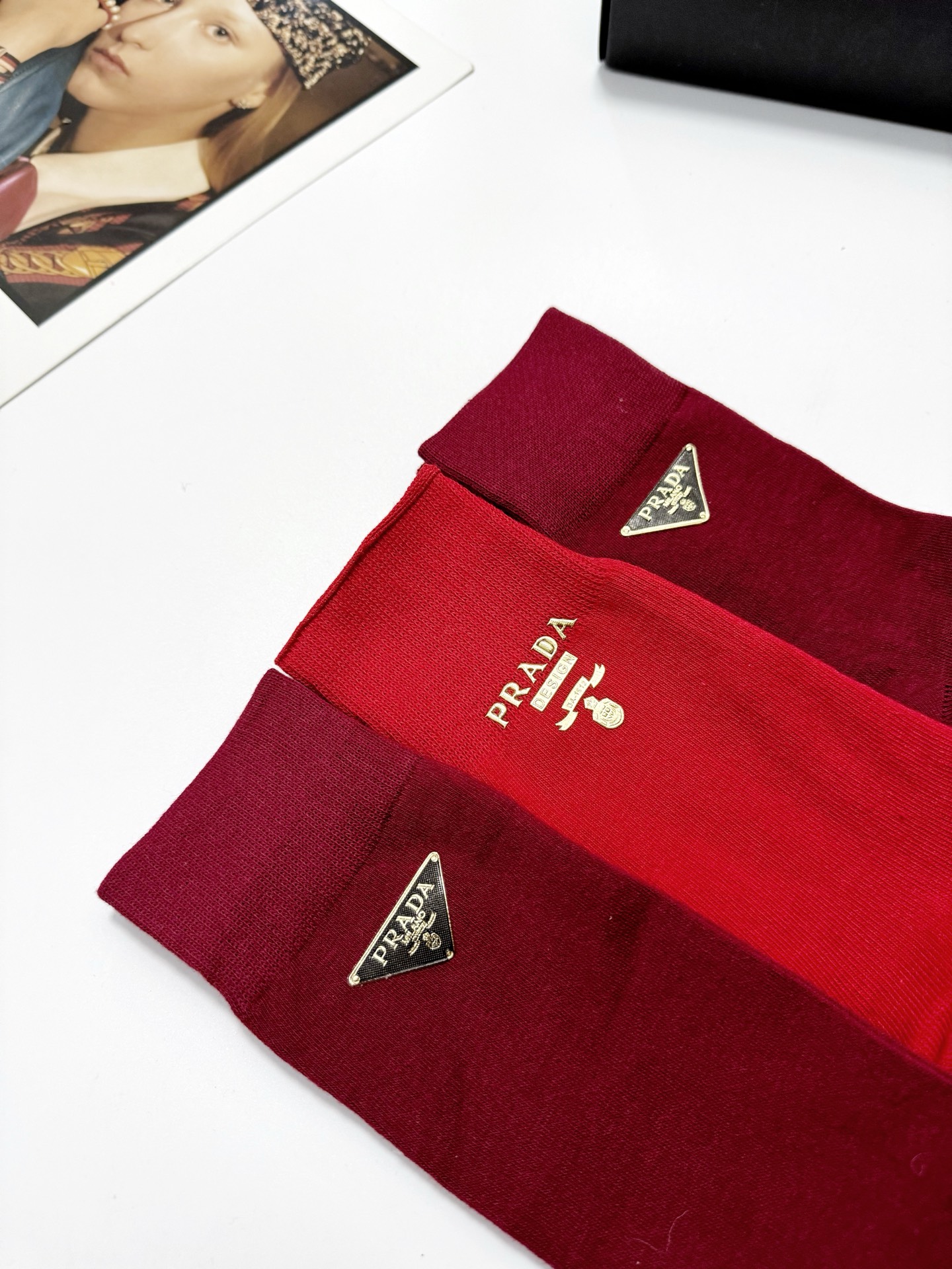 Luxury Prada Cotton Knitted Stockings Set in Classic Design with Logo – 3-Pack Box - 图片 3