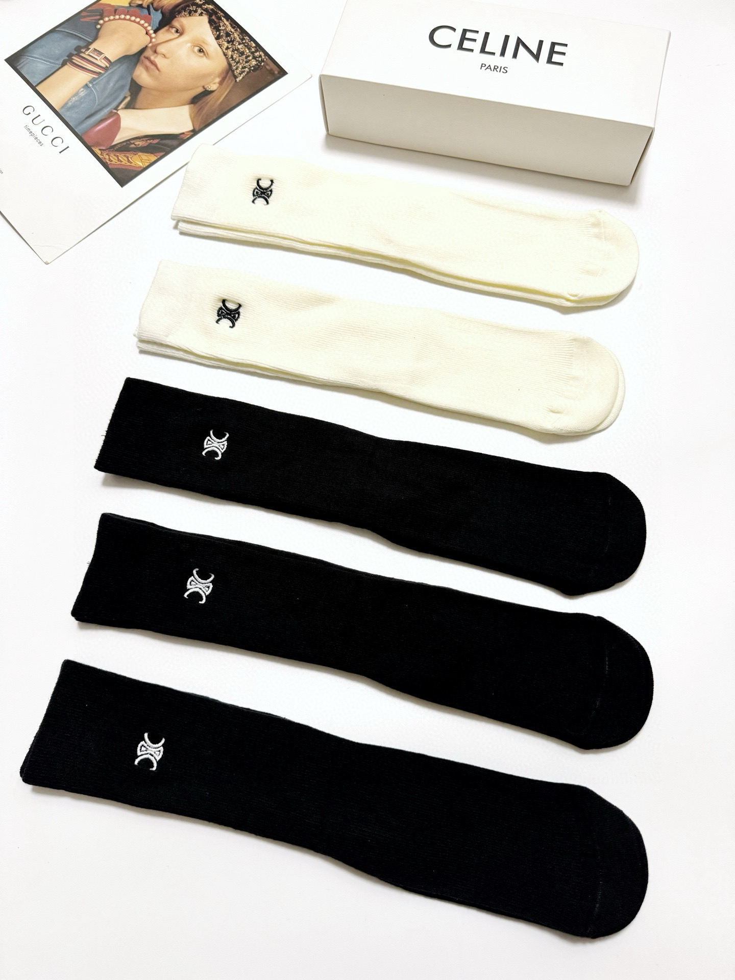 “Céline Packaging: Classic Logo Embroidery Sock Box Set with Super Soft Skin” - 图片 4