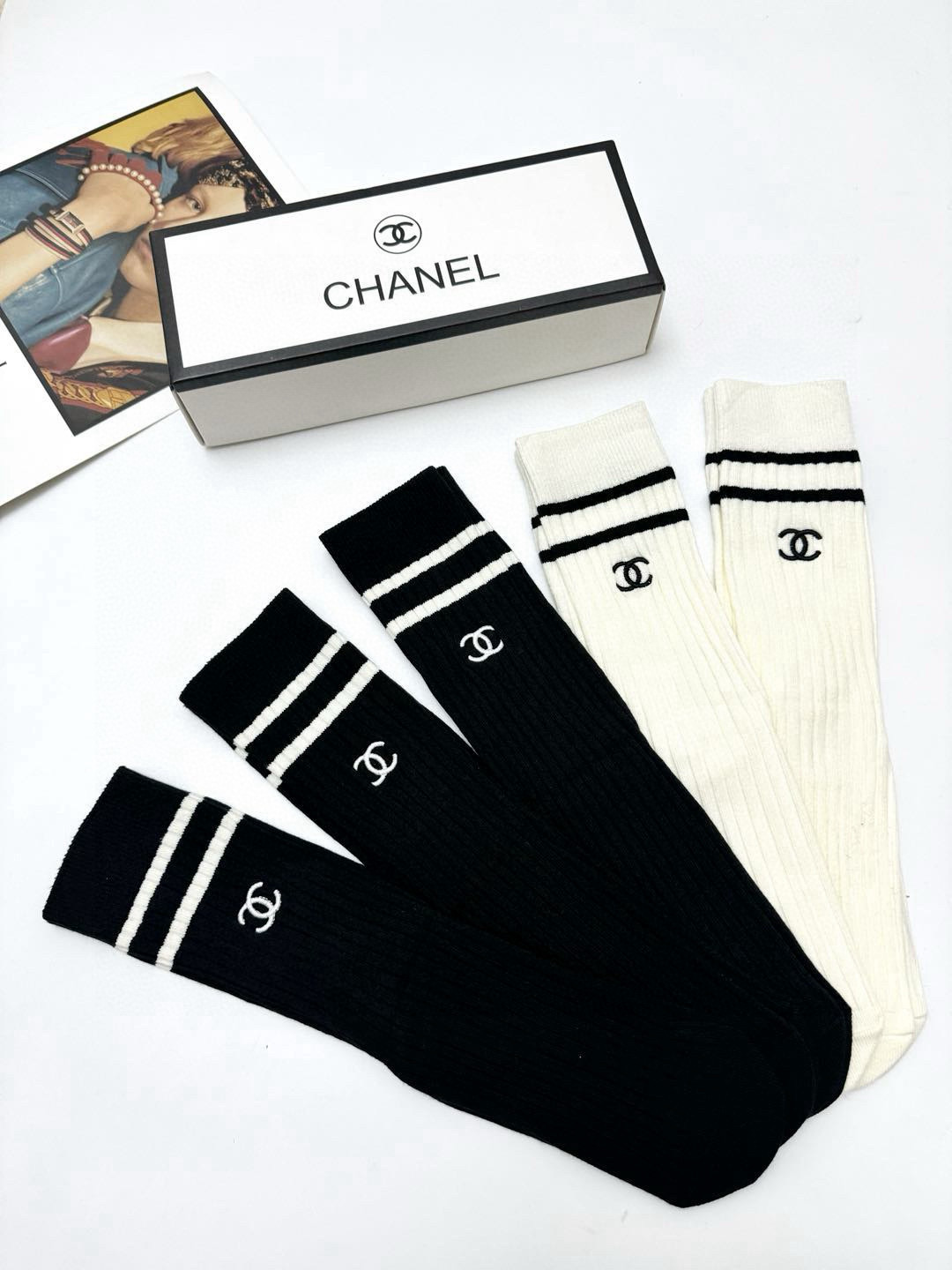 “Prada Packaging: Classic Logo Embroidery Box Set for Fashionable Men” - 图片 5