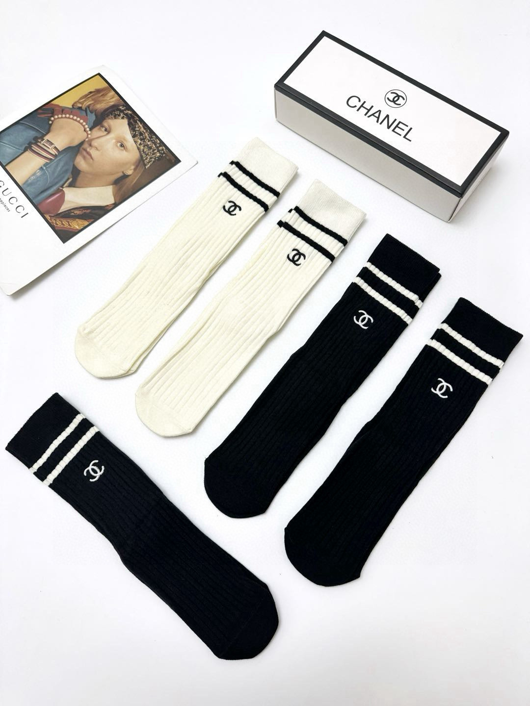 “Prada Packaging: Classic Logo Embroidery Box Set for Fashionable Men” - 图片 9