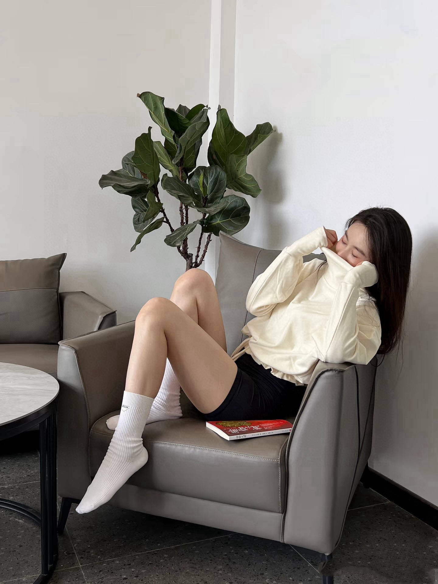 Prada Classic Logo Socks in Box of Five: High-Quality and Fashionable Packaging - 图片 1