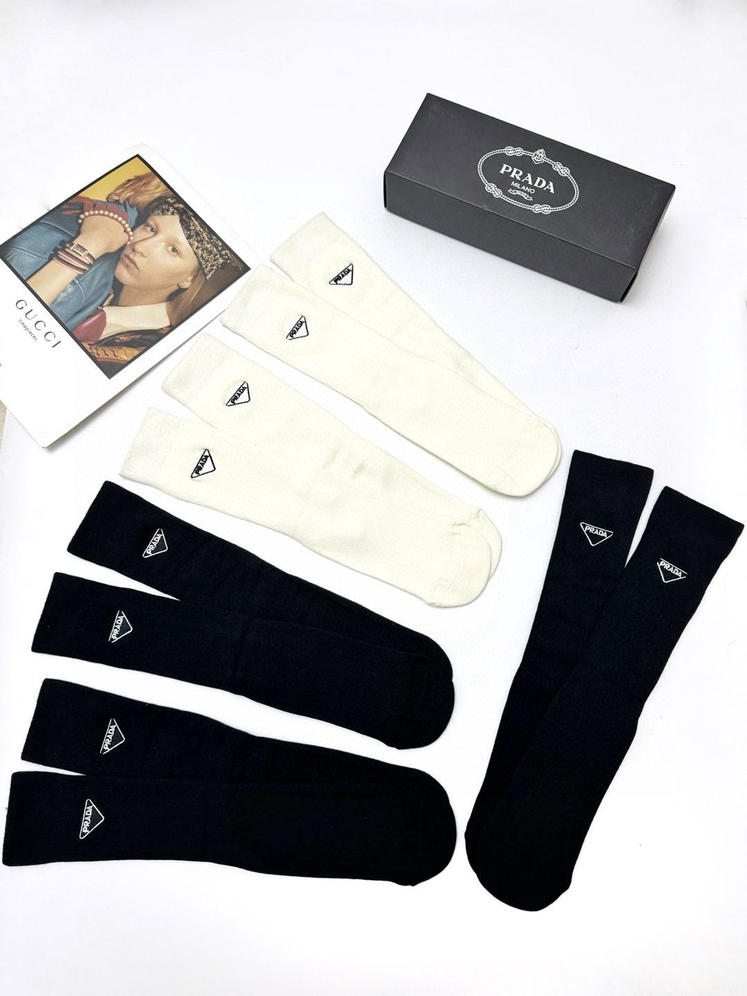 Prada Classic Logo Socks in Box of Five: High-Quality and Fashionable Packaging - 图片 6
