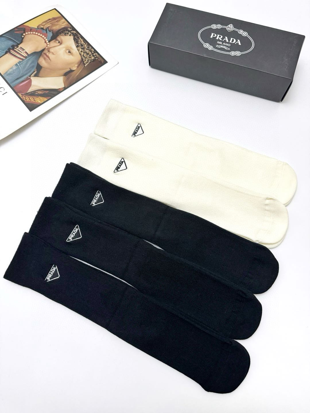 Prada Classic Logo Socks in Box of Five: High-Quality and Fashionable Packaging - 图片 3
