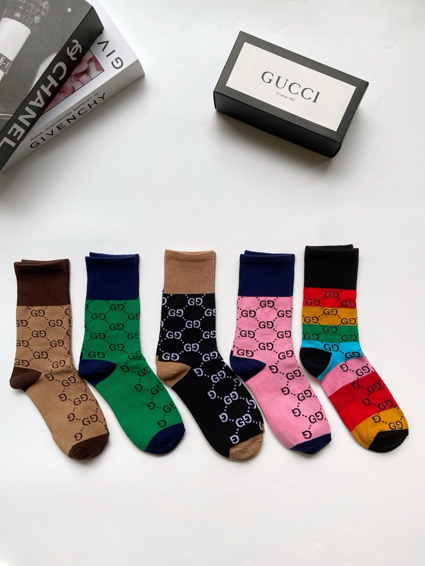 NO:296408,Packaging [one box of 5 pairs] Gucci classic letter double G logo pure cotton mid-tube socks, ins super popular socks, pure cotton fabric, must-have for trendy people, classic color matching, fashionable and versatile style, you deserve socks, stockings, gucci, socks19860909配包装【一盒5 双】 Gucci 古琦 经典字母双G logo 纯棉中筒袜,ins超火爆短袜,纯棉面料,潮人必备 ,经典配色 个性时尚百搭款,你值得拥有哦袜子丝袜,袜子,gucci,socks,accessory