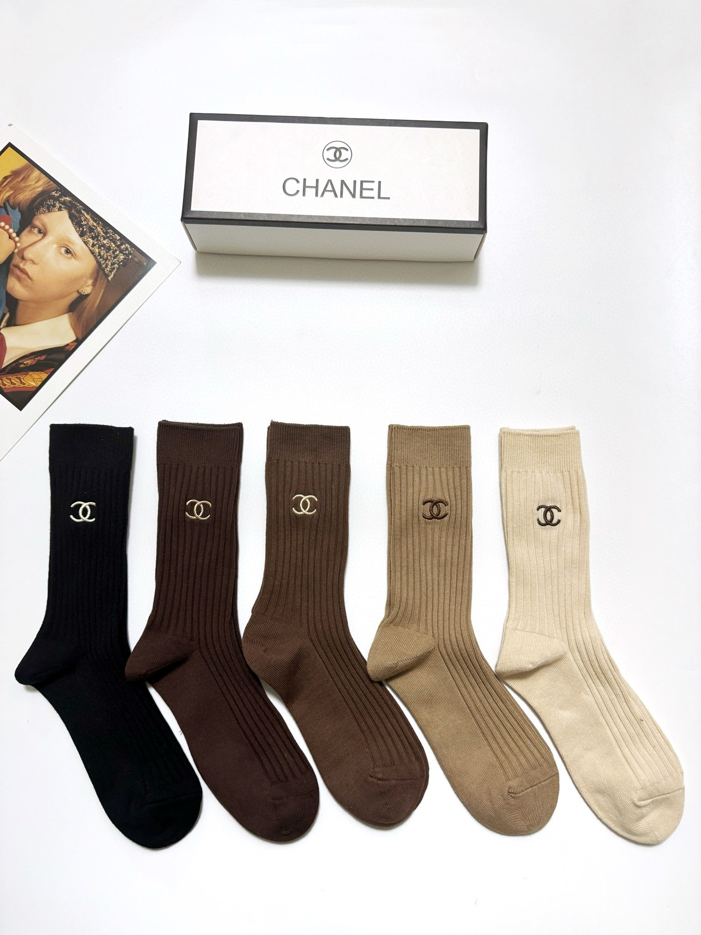 NO:296457,Packaging [one box of 5 pairs] Chanel Classic letter logo Pure cotton mid-tube socks, ins super popular socks, pure cotton fabric, must-have for trendy people, classic color matching Personalized and fashionable versatile style, you deserve socks, stockings, chanel, chanel, socks19860909配包装【一盒5双】 Chanel 香奈儿 经典字母logo 纯棉中筒袜,ins超火爆短袜,纯棉面料,潮人必备 ,经典配色 个性时尚百搭款,你值得拥有哦袜子丝袜,袜子,chanel,chanel,socks,accessory