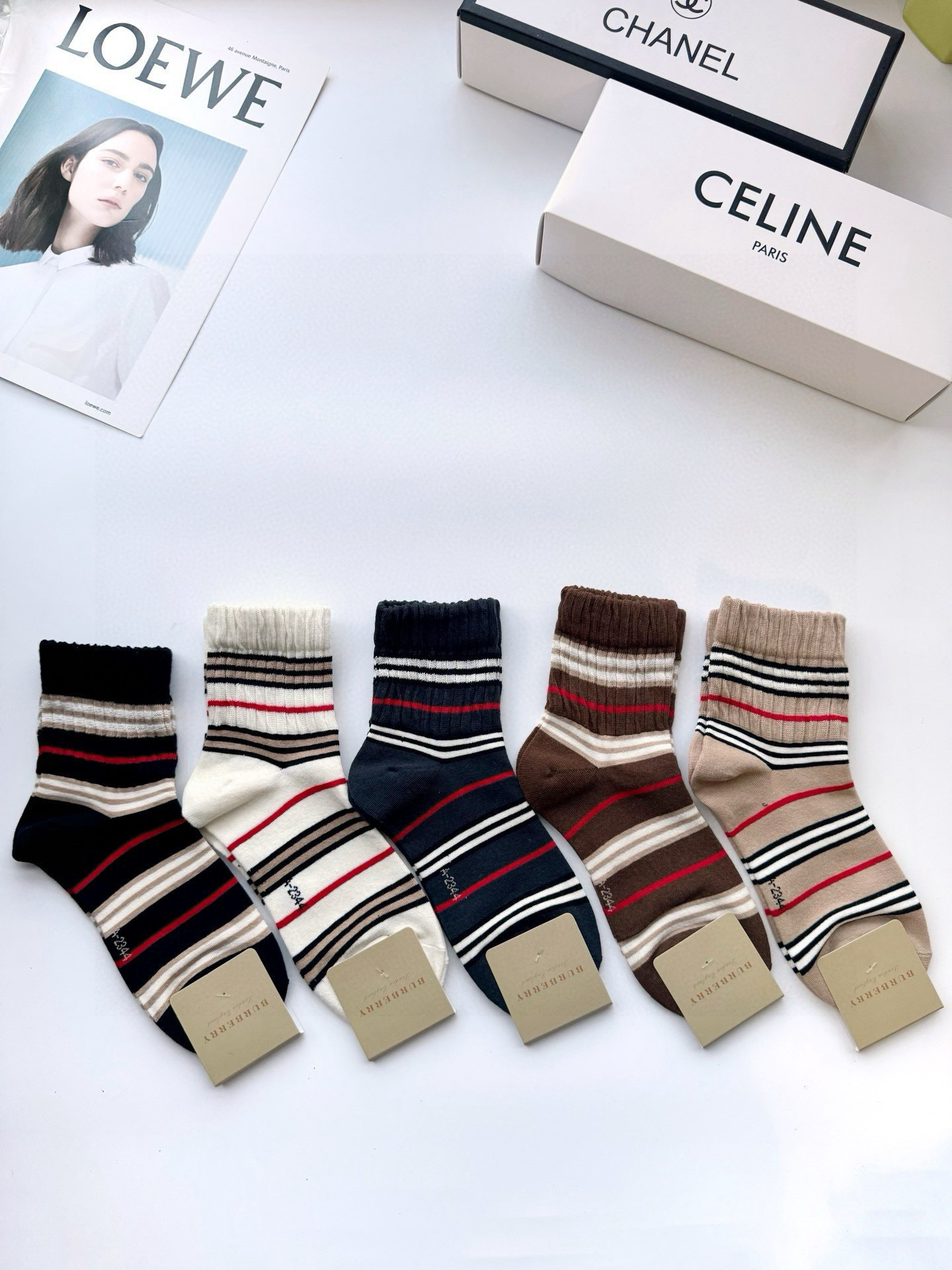NO:296427,Packaging [one box of 5 pairs] Burberry Burberry classic letter logo pure cotton mid-tube socks, ins super popular socks, pure cotton fabric, must-have for trendy people, classic color matching, personalized and fashionable versatile style, you deserve socks, stockings, burberry, burberry, socks19860909配包装【一盒5 双】 巴宝莉 Burberry 经典字母logo 纯棉中筒袜,ins超火爆短袜,纯棉面料,潮人必备 ,经典配色 个性时尚百搭款,你值得拥有哦袜子丝袜,袜子,burberry,burberry,socks,accessory