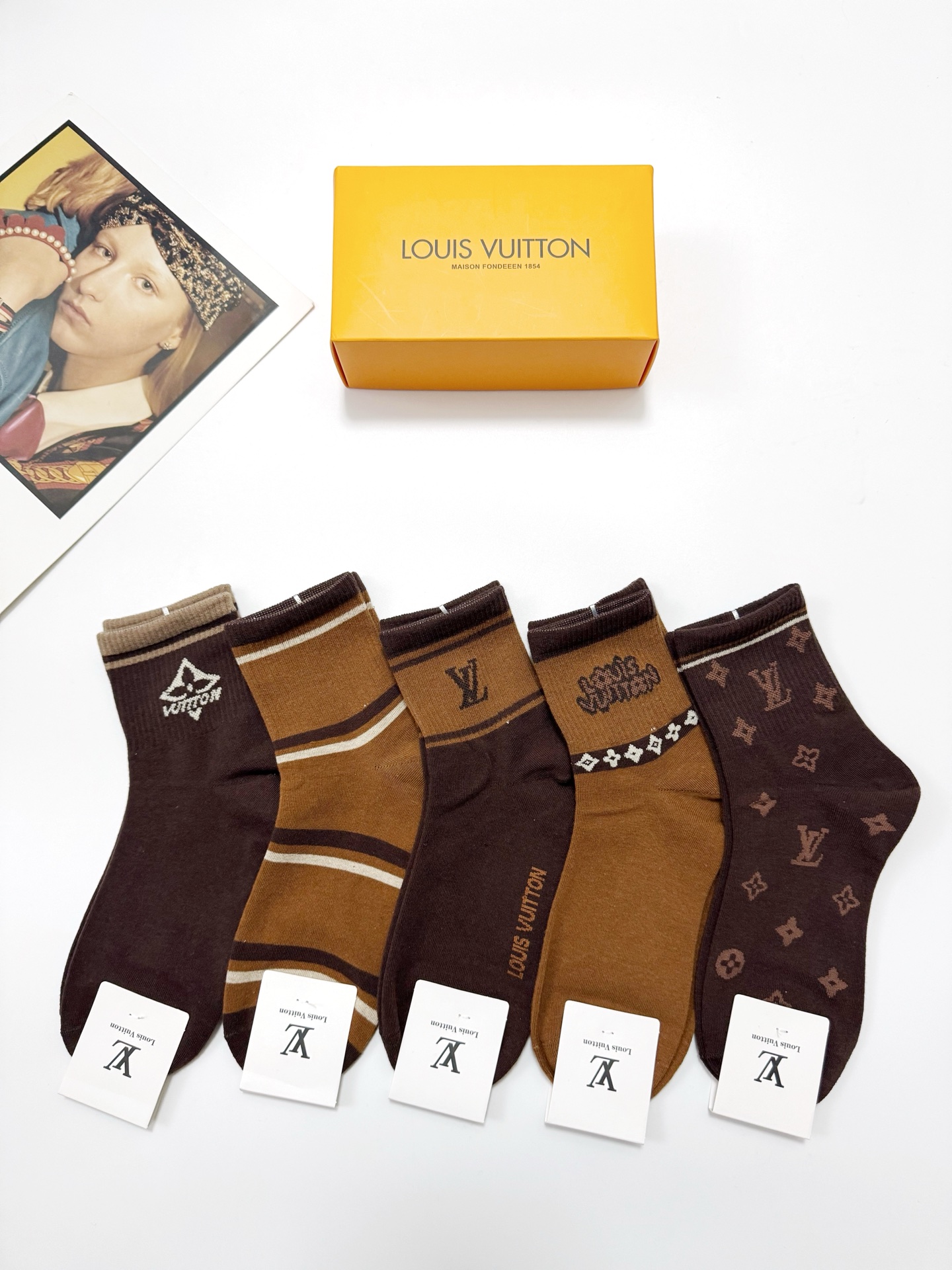 NO:296824,Packaging [one box of 5 pairs] men and women LV Louis Vuitton Classic letter logo ins super popular short socks, pure cotton fabric, must-have for trendy people, classic color matching Personalized and fashionable versatile style, you deserve socks, stockings, socks, louis vuitton, louis vuitton, socks19860909配包装【一盒5 双】男女同款 LV 路易威登 经典字母logo ins超火爆短筒袜,纯棉面料,潮人必备 ,经典配色 个性时尚百搭款,你值得拥有哦袜子,丝袜,袜子,louis vuitton,louis vuitton,socks,accessory