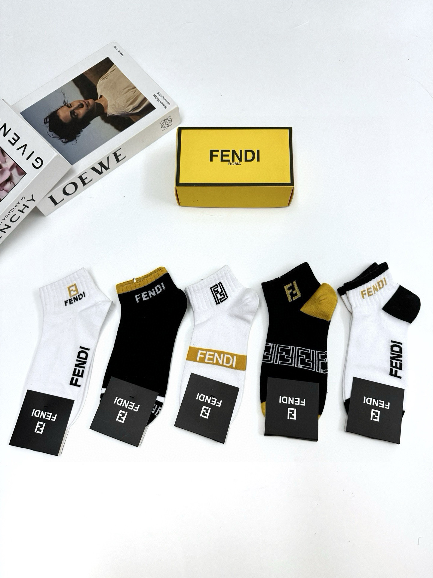 NO:296848,Packaging [one box of 5 pairs] Fendi Classic letter logo Pure cotton socks, ins super popular socks, pure cotton fabric, must-have for trendy people, classic color matching Personalized and fashionable versatile style, you deserve socks, stockings, socks, fendi, fendi, fendi, socks19860909配包装【一盒5 双】 Fendi 芬迪 经典字母logo 纯棉短袜,ins超火爆短袜,纯棉面料,潮人必备 ,经典配色 个性时尚百搭款,你值得拥有哦袜子,丝袜,袜子,fendi,fendi,socks,accessory