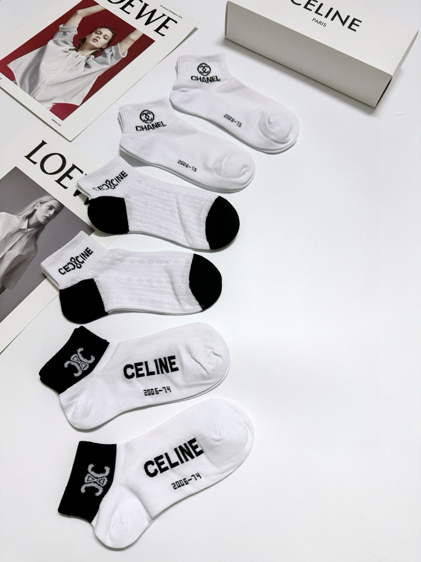 NO:296855,Packaging [one box 6 pairs] Celine /Chanel Chanel Classic letter logo Pure cotton mesh socks ins popular style!  The counter is on sale and you can see the explosion!  Super high quality!  Skin-friendly and breathable, classic and out of style!  The quality of counter purchasing agents that trendy people must be missing, and it is very easy to wear!  Recommended recommendations~~ Must-in-apple small items!  !  socks, stockings, socks, celine, celine, chanel, chanel, socks19860909配包装【一盒6 双】 Celine 赛琳 /Chanel 香奈儿 经典字母 logo 纯棉网眼短袜 ins爆款！专柜在售ing 好看到爆炸 ！超高品质！亲肤透气,经典不过时！潮人必不能少的专柜代购品质 ,巨好穿！推荐推荐推荐～～必入小单品！！袜子,丝袜,袜子,celine,celine,chanel,chanel,socks,accessory