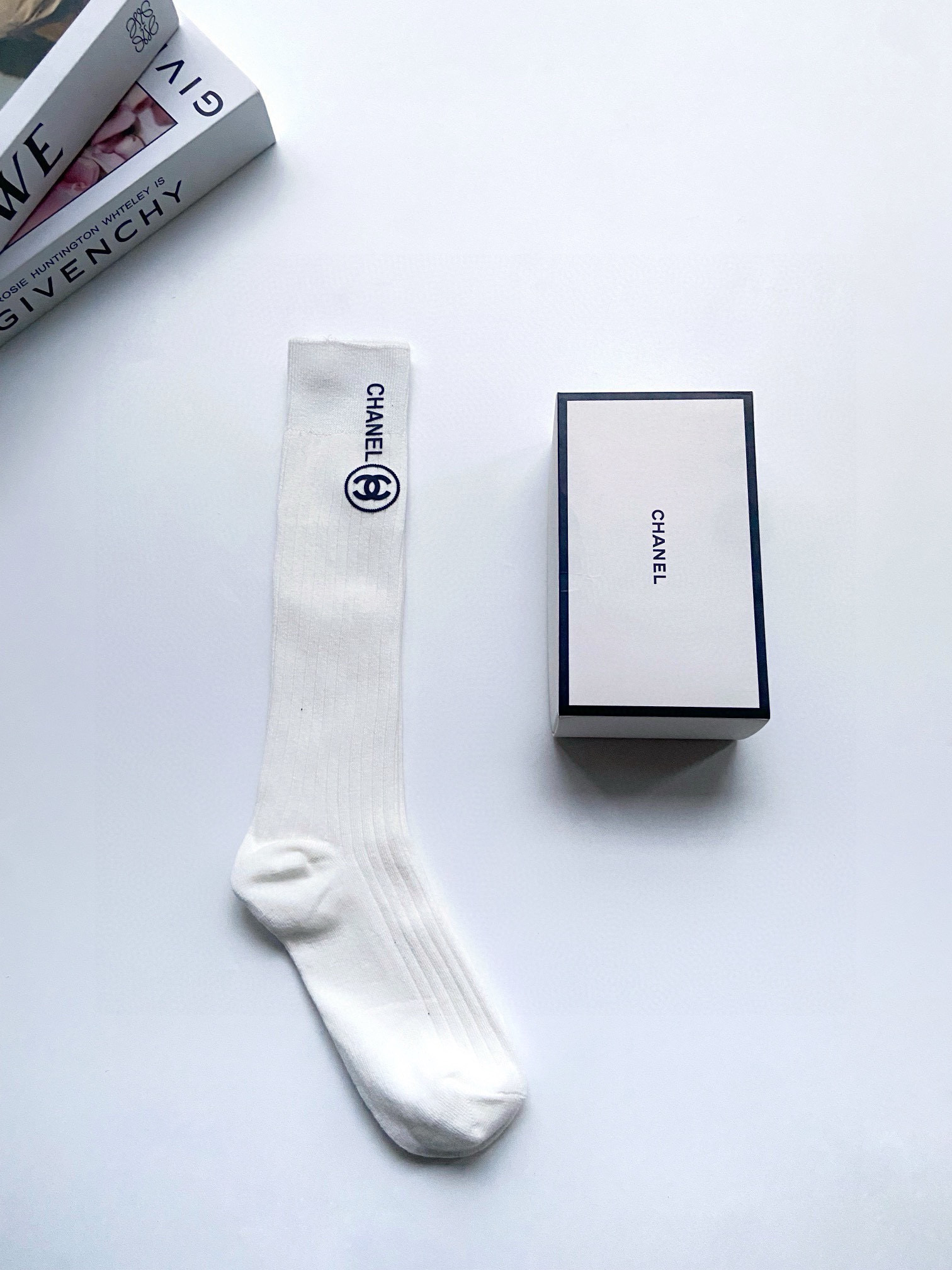 NO:296869,Packaging [One box, one pair] Chanel three-dimensional silicone classic letters stockings calf socks double-needle knitted material, super perfect combination, classic style, simultaneous sale of counters, popular ins items, must-have for trendy people, versatile colors, socks, chanel, chanel, socks19860909配包装【一盒一双】 Chanel 香奈儿 立体硅胶经典字母 长筒袜 小腿袜双针针织材质,超完美结合,款式经典,专柜同步发售,ins爆火小单品,潮人必备,颜色百搭 袜子,丝袜,袜子,chanel,chanel,socks,accessory