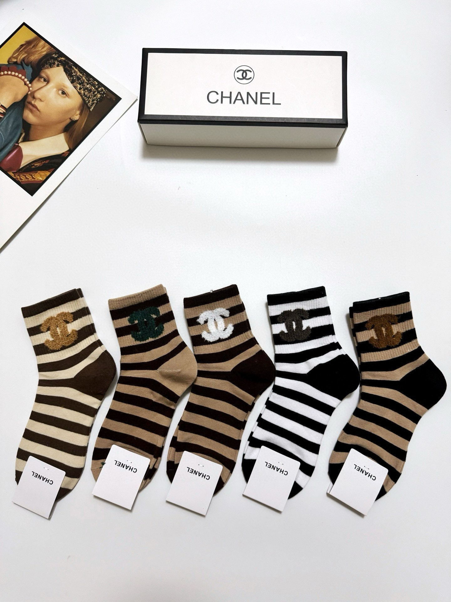NO:296891,Packaging [one box of 5 pairs] Chanel Classic letter logo Pure cotton mid-tube socks, ins super popular socks, pure cotton fabric, must-have for trendy people, classic color matching Personalized and fashionable versatile style, you deserve socks, stockings, socks, chanel, chanel, socks19860909配包装【一盒5 双】 Chanel 香奈儿 经典字母logo 纯棉中筒袜,ins超火爆短袜,纯棉面料,潮人必备 ,经典配色 个性时尚百搭款,你值得拥有哦袜子,丝袜,袜子,chanel,chanel,socks,accessory