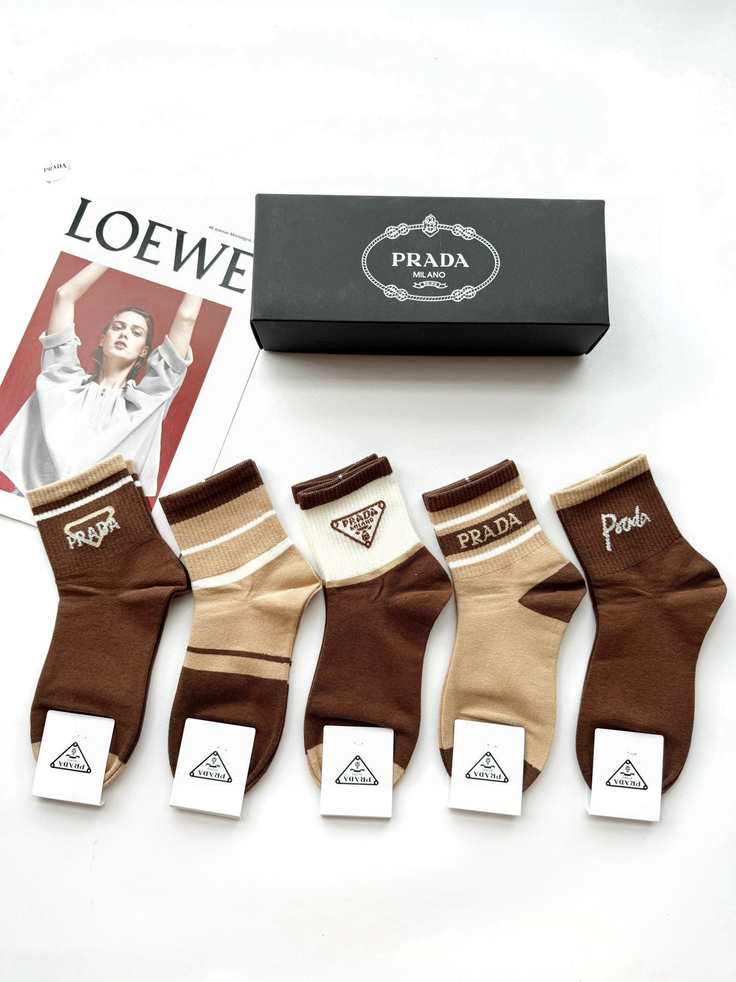 NO:296887,Packaging [one box of 5 pairs] Prada Classic letter logo Pure cotton short socks, ins super popular socks, pure cotton fabric, must-have for trendy people, classic color matching Personalized and fashionable versatile style, you deserve socks, stockings, socks, prada, prada, socks19860909配包装【一盒5 双】 Prada 普拉达 经典字母logo 纯棉短筒袜,ins超火爆短袜,纯棉面料,潮人必备 ,经典配色 个性时尚百搭款,你值得拥有哦袜子,丝袜,袜子,prada,prada,socks,accessory