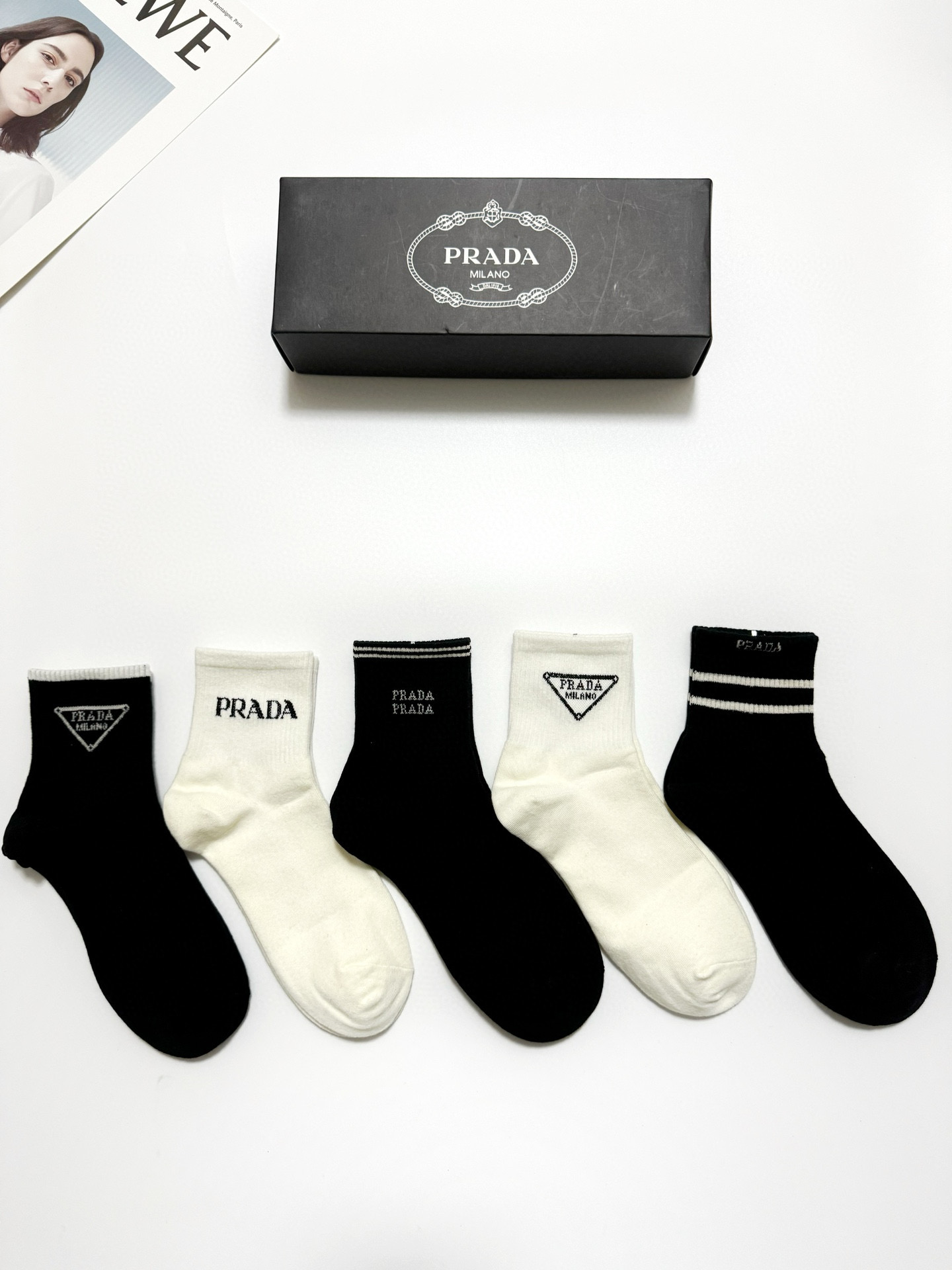 NO:296893,Packaging [one box of 5 pairs] Prada classic letters logo mid-stockings!  Pure cotton fabric is soft and skin-friendly!  Ins hits!  The counter is on sale and you can see the explosion!  Super high quality!  Classic is out of date!  The quality of counter purchasing agents that trendy people must be missing, and it is very easy to wear!  Recommended recommendations~~ Must-in-apple small items!  !  socks, stockings, socks, prada, prada, socks19860909配包装【一盒5 双】 Prada普拉达 经典字母 logo中筒袜 ！纯棉面料软糯亲肤！ ins爆款！专柜在售ing 好看到爆炸 ！超高品质！经典不过时！潮人必不能少的专柜代购品质 ,巨好穿！推荐推荐推荐～～必入小单品！！袜子,丝袜,袜子,prada,prada,socks,accessory