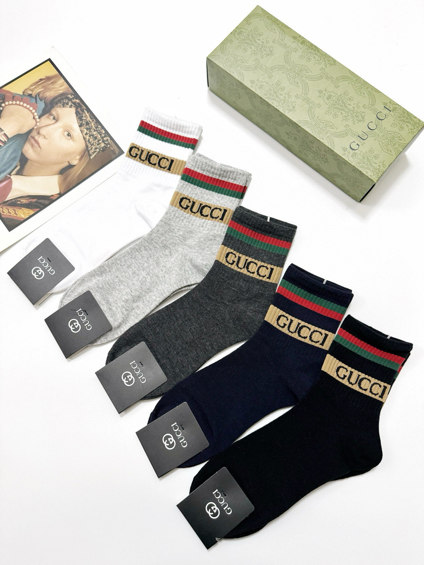  配包装
🌟【一盒5 双】
 🌟Gucci 古琦 经典字母logo 纯棉短筒袜 ，男女同款   ，ins
