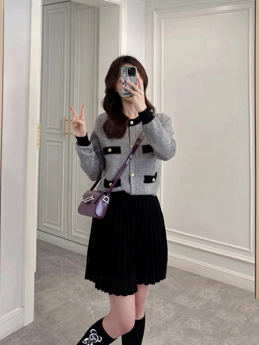 NO:297642,Packaging [one box, one pair] Prada Classic letter logo Pure cotton calf socks Double-needle knitting technology. Ins popular!  The counter is on sale and original order!  Higher version ~Good to see the explosion!  The quality of counter purchasing agents that cool girls must be purchased by fashionists is socks, which are super high-quality and fashionable, and are very fashionable ah ah ah~~ Recommended and recommended~~ Must-in-one fashionable items!  !  socks, stockings, socks, prada, prada, socks19860909配包装【一盒一双】 Prada 普拉达 经典字母logo 纯棉 小腿袜 双针针织工艺. ins爆款！专柜在售ing 原单货！高版本 ～好看到爆炸 ！酷妹潮人必不能少的专柜代购品质 袜子 ,搭配起来超高逼格 时髦度爆表啊啊啊啊～～推荐推荐推荐～～必入时髦小单品！！袜子,丝袜,袜子,prada,prada,socks,accessory