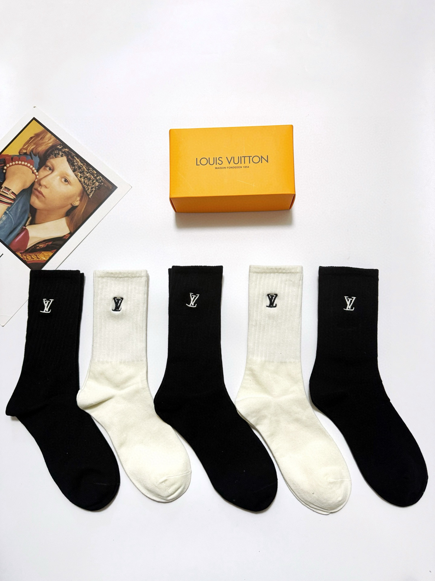 NO:297686,Packaging [one box of 5 pairs] LV Louis Vuitton Classic letter logo Pure cotton mid-tube socks, ins super popular socks, pure cotton fabric, must-have for trendy people, classic color matching Personalized and fashionable versatile style, you deserve socks, stockings, socks, louis vuitton, louis vuitton, socks19860909配包装【一盒5 双】 LV 路易威登 经典字母logo 纯棉中筒袜,ins超火爆短袜,纯棉面料,潮人必备 ,经典配色 个性时尚百搭款,你值得拥有哦袜子,丝袜,袜子,louis vuitton,louis vuitton,socks,accessory