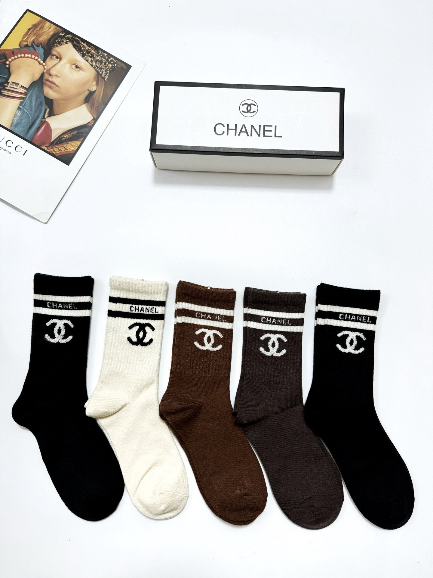 NO:297709,Packaging [one box of 5 pairs] Chanel Classic letters logo cashmere mid-tube stockings!  Super soft and skin-friendly!  Ins hits!  The counter is on sale and you can see the explosion!  Super high quality!  Classic is out of date!  The quality of counter purchasing agents that trendy people must be missing, and it is very easy to wear!  Recommended recommendations~~ Must-in-apple small items!  !  socks, stockings, socks, chanel, chanel, socks19860909配包装【一盒5 双】 Chanel 香奈儿 经典字母 logo羊绒 中筒袜 ！超级软糯亲肤！ ins爆款！专柜在售ing 好看到爆炸 ！超高品质！经典不过时！潮人必不能少的专柜代购品质 ,巨好穿！推荐推荐推荐～～必入小单品！！袜子,丝袜,袜子,chanel,chanel,socks,accessory