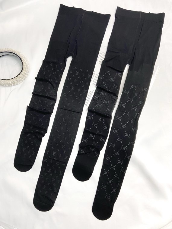 NO:297711,Packaging [One box, one pair] Gucci hot-selling double G printed stockings, good to see explosions, European and American big-name stockings, a must-have item for trendy people in autumn and winter, super high-quality and fashionable, ah ah ah~~ Recommended and recommended~~ Must-in-one small items!  !  socks, stockings, socks, gucci, socks19860909配包装【一盒一双】Gucci古琦爆款双G印胶丝袜 好看到爆炸 ,欧美大牌丝袜 潮人秋冬必备单品 ,搭配起来超高逼格 ,时髦度爆表啊啊啊啊～～推荐推荐推荐～～必入时髦小单品！！袜子,丝袜,袜子,gucci,socks,accessory