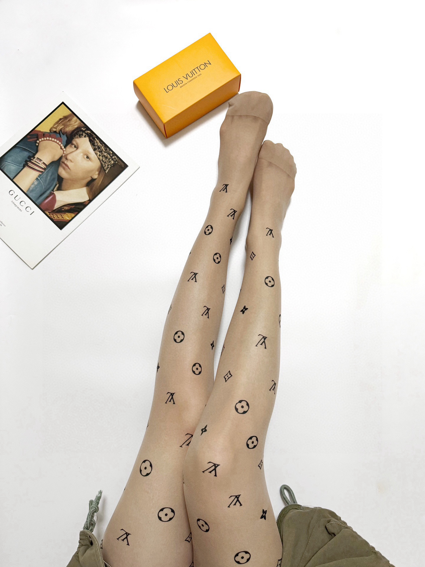 NO:297725,Packaging [one box, one pair] LV hot presbyterian printed stockings, which are good to see and explode, European and American big-name stockings, a must-have item for trendy people in autumn and winter, and they are super high-quality and fashionable, ah ah ah ah~~ Recommended and recommended~~ Must-in-one small items!  !  socks, stockings, socks, louis vuitton, socks19860909配包装【一盒一双】LV爆款老花印胶丝袜 好看到爆炸 ,欧美大牌丝袜 潮人秋冬必备单品 ,搭配起来超高逼格 ,时髦度爆表啊啊啊啊～～推荐推荐推荐～～必入时髦小单品！！袜子,丝袜,袜子,louis vuitton,socks,accessory