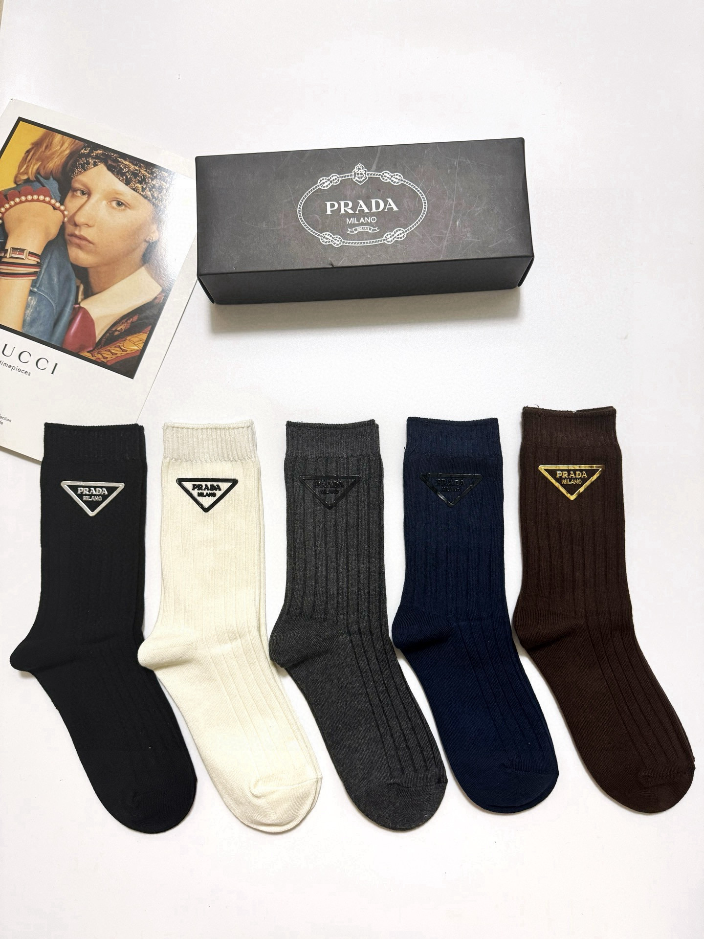 NO:297736,Packaging [one box of 5 pairs] Prada Classic letter logo Pure cotton double-needle knitted mid-tube socks ins are super popular and popular, exquisite fabric, must-have for trendy people, classic color matching Personalized and fashionable and versatile style, you deserve socks, stockings, socks, prada, prada, socks19860909配包装【一盒5 双】 Prada 普拉达 经典字母logo 纯棉双针针织中筒袜 ins超火爆红人同款,精美 面料,潮人必备 ,经典配色 个性时尚百搭款,你值得拥有哦袜子,丝袜,袜子,prada,prada,socks,accessory