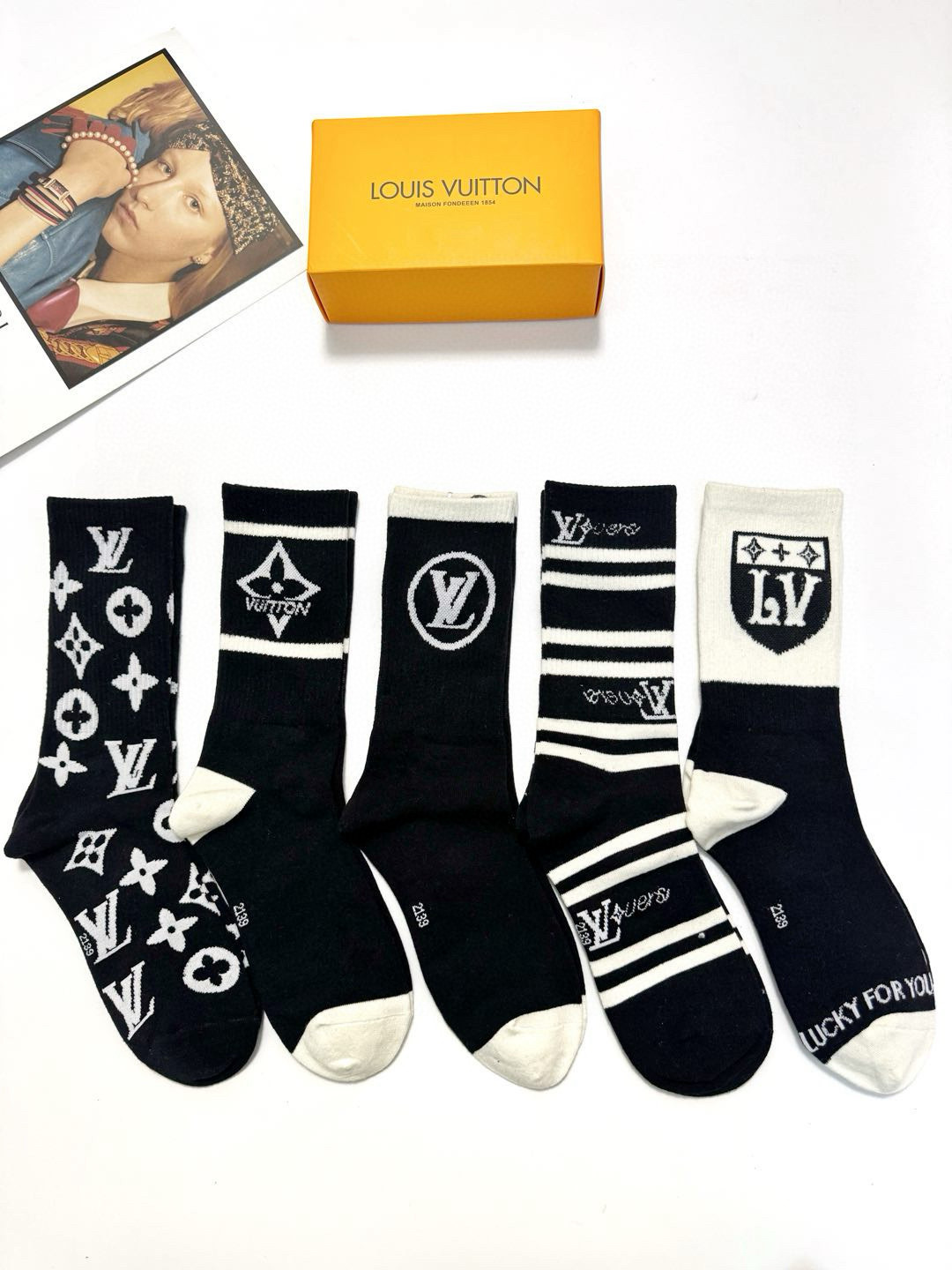NO:297742,Packaging [one box of 5 pairs] LV Louis Vuitton Classic letter logo Pure cotton mid-tube socks, ins super popular mid-tube socks Pure cotton calf socks, pure cotton fabric, a must-have for trendy people, classic color matching Personalized and fashionable versatile style, you deserve socks, stockings, socks, louis vuitton, louis vuitton, socks19860909配包装【一盒5 双】 LV 路易威登 经典字母logo 纯棉中筒袜,ins超火爆中筒袜 纯棉小腿袜,纯棉面料,潮人必备 ,经典配色 个性时尚百搭款,你值得拥有哦袜子,丝袜,袜子,louis vuitton,louis vuitton,socks,accessory