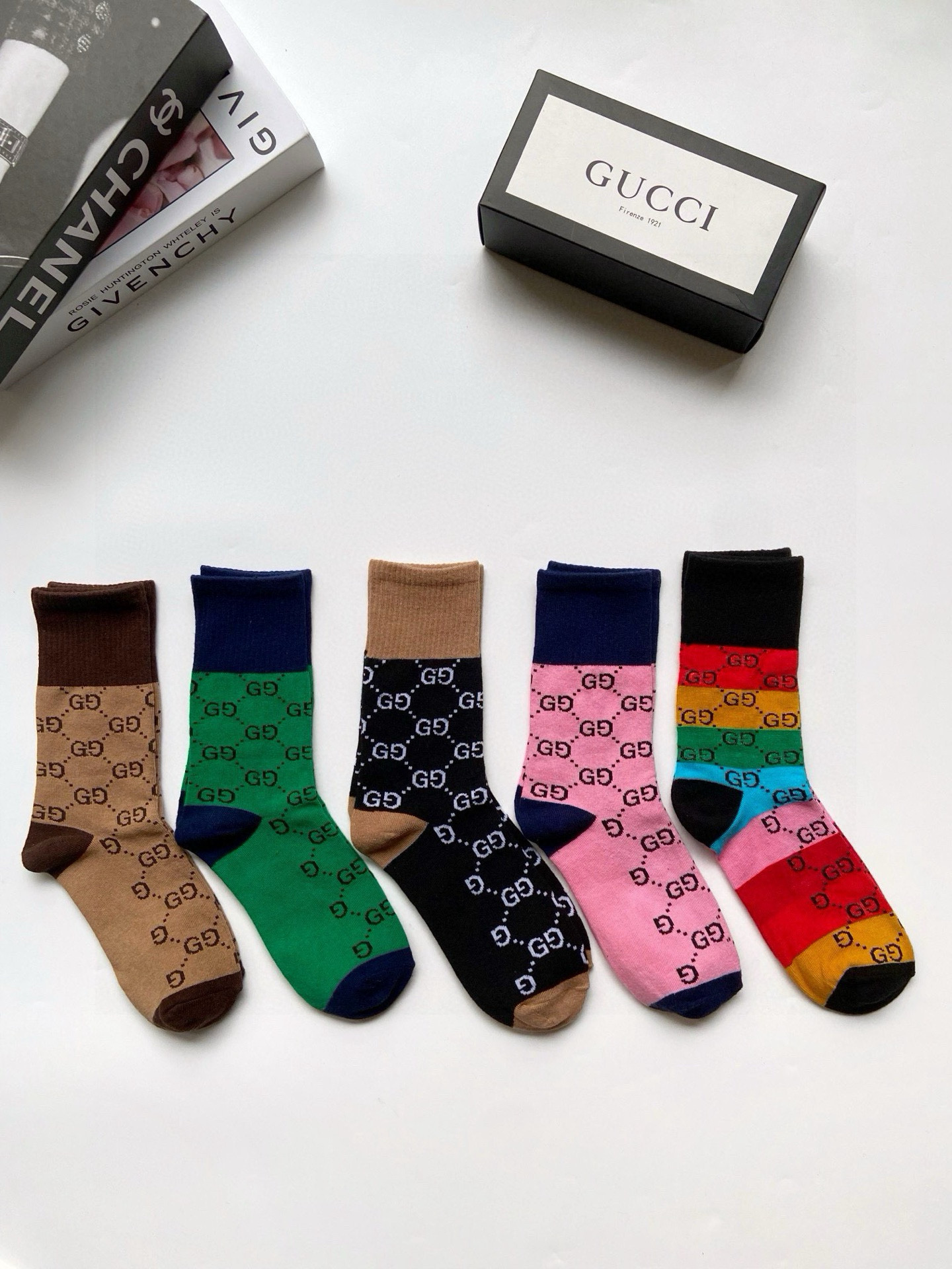 NO:297780,Packaging [one box of 5 pairs] Gucci classic letter double G logo pure cotton mid-tube socks, ins super popular socks, pure cotton fabric, must-have for trendy people, classic color matching, personalized and fashionable versatile style, you deserve socks, stockings, socks, gucci, socks19860909配包装【一盒5 双】 Gucci 古琦 经典字母双G logo 纯棉中筒袜,ins超火爆短袜,纯棉面料,潮人必备 ,经典配色 个性时尚百搭款,你值得拥有哦袜子,丝袜,袜子,gucci,socks,accessory