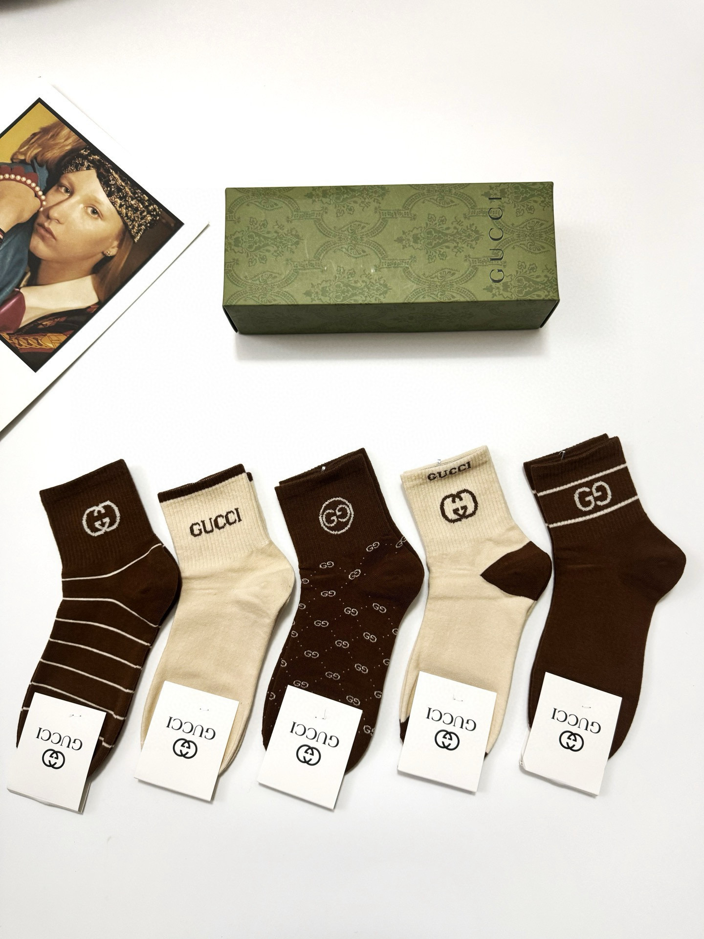 NO:297785,Packaging [one box of 5 pairs] Gucci classic letter logo pure cotton mid-tube socks, ins super popular socks, pure cotton fabric, must-have for trendy people, classic color matching, personalized and fashionable versatile style, you deserve socks, stockings, socks, gucci, socks19860909配包装【一盒5 双】 Gucci 古琦 经典字母logo 纯棉中筒袜,ins超火爆短袜,纯棉面料,潮人必备 ,经典配色 个性时尚百搭款,你值得拥有哦袜子,丝袜,袜子,gucci,socks,accessory