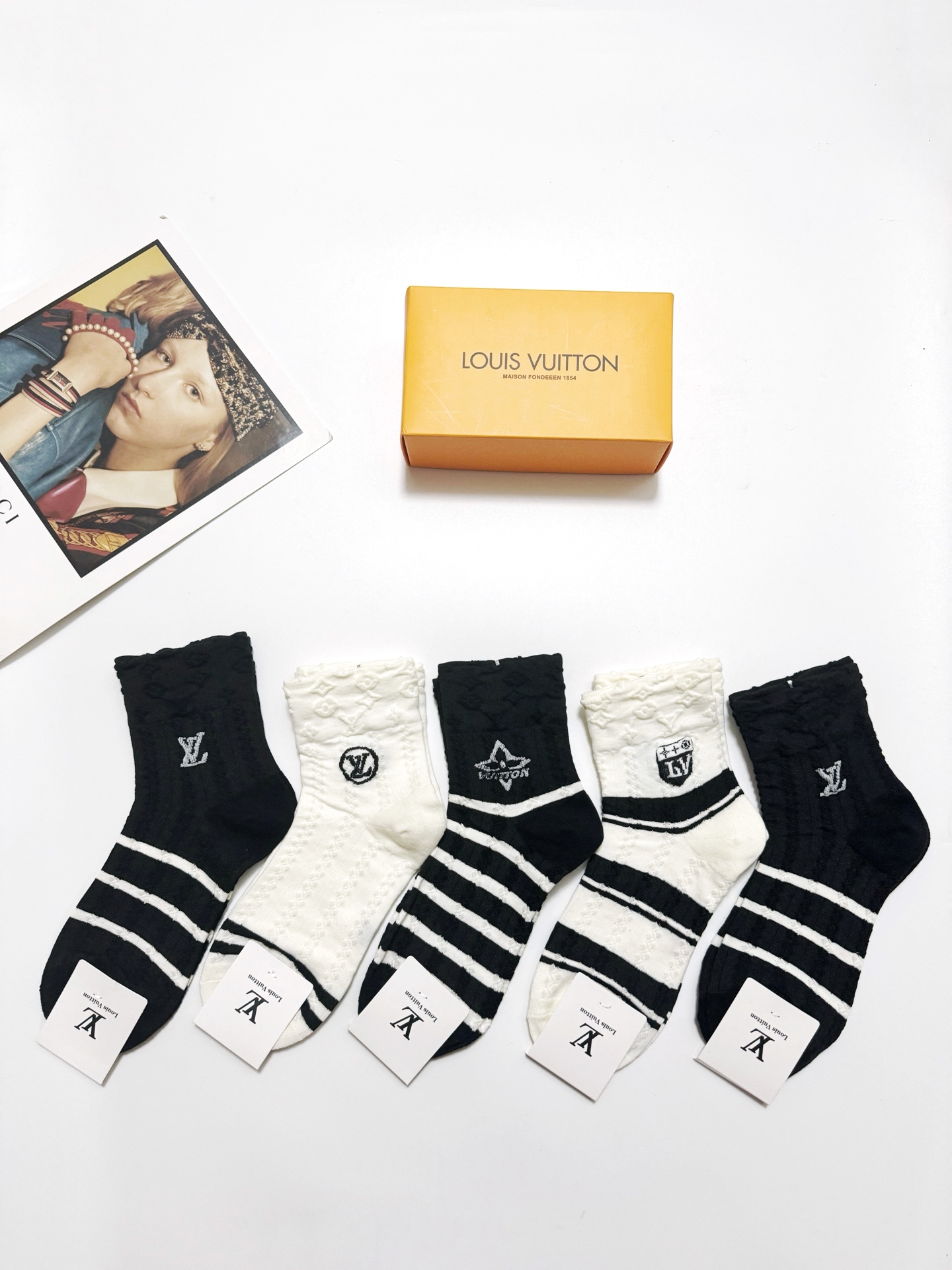 NO:297800,Packaging [one box of 5 pairs] LV Louis Vuitton Classic letter logo Pure cotton short socks, ins super popular mid-tube socks Pure cotton calf socks, pure cotton fabric, must-have for trendy people, classic color matching Personalized and fashionable versatile style, you deserve socks, stockings, socks, louis vuitton, louis vuitton, socks19860909配包装【一盒5 双】 LV 路易威登 经典字母logo 纯棉短筒袜,ins超火爆中筒袜 纯棉小腿袜,纯棉面料,潮人必备 ,经典配色 个性时尚百搭款,你值得拥有哦袜子,丝袜,袜子,louis vuitton,louis vuitton,socks,accessory