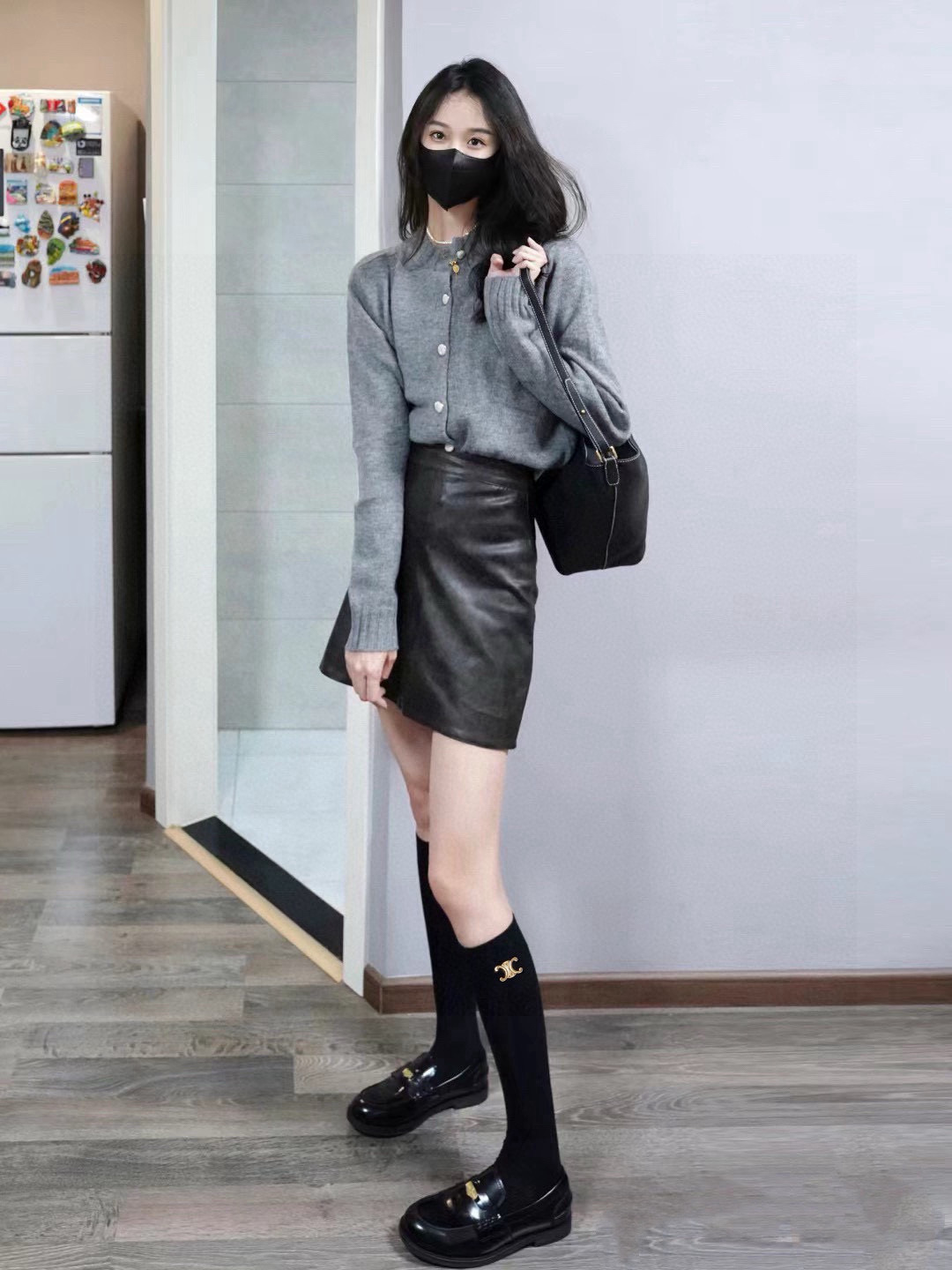 NO:298606,Packaging [one box, one pair] CELINE Classic Arc de Triomphe logo pure cotton mid-tube socks, calf socks ins popular!  The counter is on sale and you can see the explosion!  Super high quality!  Classic is out of date!  The quality of counter purchasing agents that trendy people must be missing, and it is very easy to wear!  Recommended recommendations~~ Must-in-apple small items!  !  socks, stockings, socks, celine, socks19860909配包装【一盒一双】 CELINE 瑟琳 经典凯旋门logo纯棉中筒袜 小腿袜 ins爆款！专柜在售ing 好看到爆炸 ！超高品质！经典不过时！潮人必不能少的专柜代购品质 ,巨好穿！推荐推荐推荐～～必入小单品！！袜子,丝袜,袜子,celine,socks,accessory