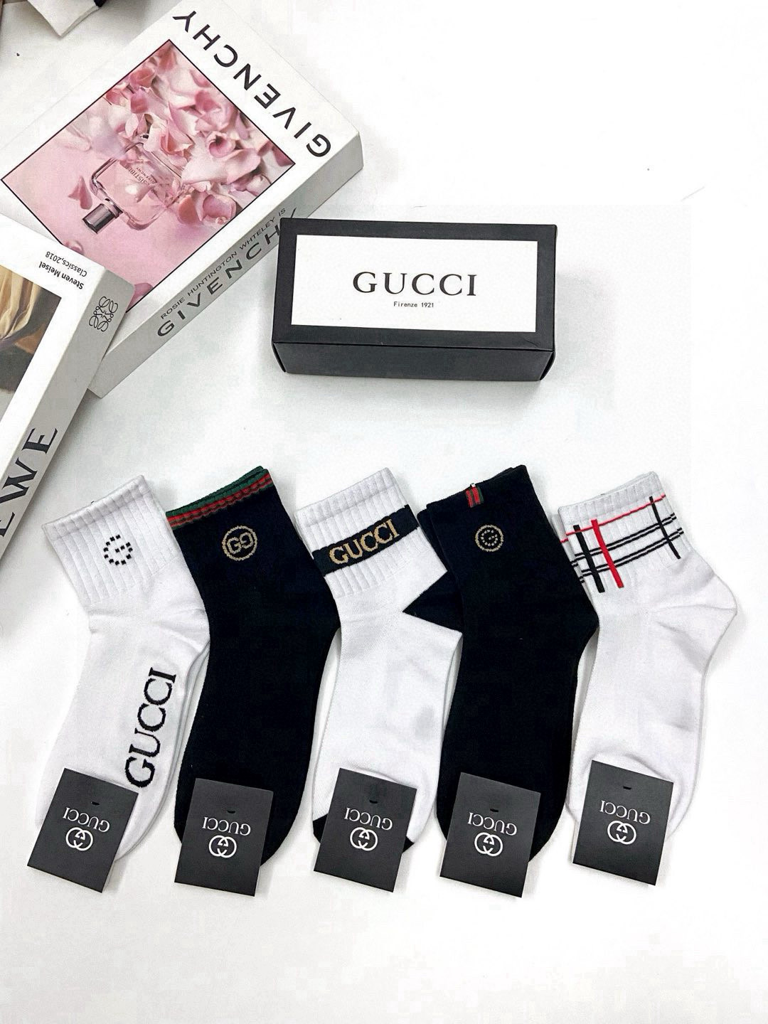 NO:298105,Packaging [one box 5 pairs] Men's welfare Gucci classic letter logo pure cotton short socks, ins super popular socks, pure cotton fabric, mesh breathable, trendy people must have, classic color matching, personalized and fashionable versatile style, you deserve socks, stockings, socks, gucci, socks19860909配包装【一盒5 双】男士福利  Gucci 古琦 经典字母logo 纯棉短筒袜,ins超火爆短袜,纯棉面料,网眼透气, 潮人必备 ,经典配色 个性时尚百搭款,你值得拥有哦袜子,丝袜,袜子,gucci,socks,accessory