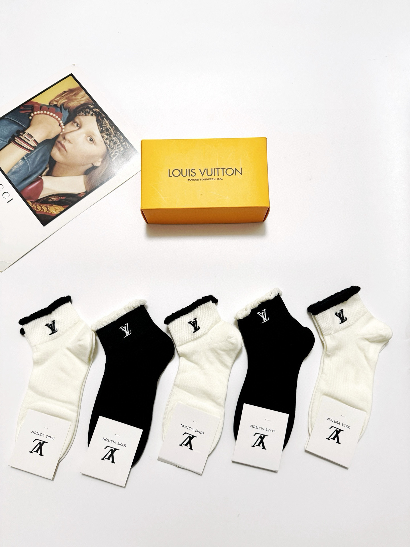 NO:298914,Packaging [one box of 5 pairs] LV Louis Vuitton hot cotton short socks, Korean lace, super versatile, popular color combination, classic style, simultaneous sale of counters, ins hot small items, must-have for trendy people, versatile colors, socks, louis vuitton, louis vuitton, socks19860909配包装【一盒5双】 LV 路易威登 爆款纯棉短筒袜,韩系花边 超百搭大火配色超完美结合,款式经典,专柜同步发售,ins爆火小单品,潮人必备,颜色百搭 袜子,丝袜,袜子,louis vuitton,louis vuitton,socks,accessory