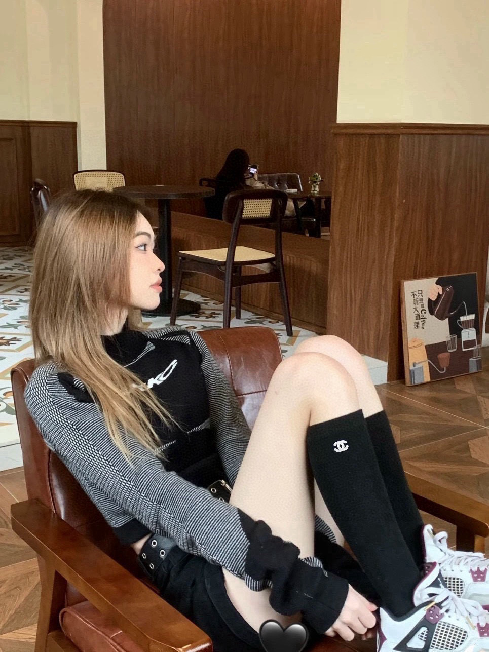  配包装
🌟【一盒一双】
🌟Chanel 香奈儿 经典双C 字母logo 纯棉长筒袜 小腿袜 
🌟ins