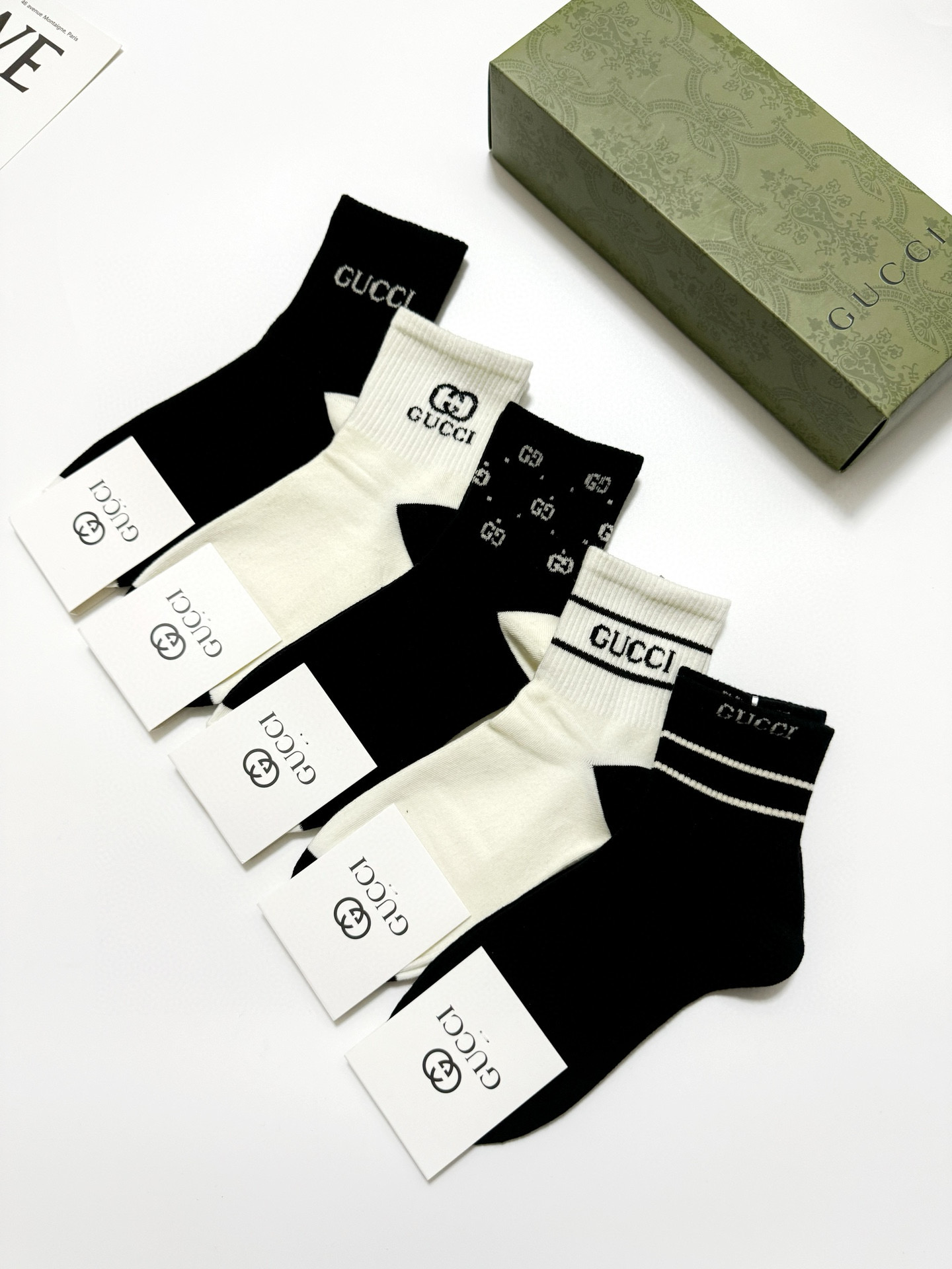  配包装
🌟【一盒5 双】
 🌟Gucci 古琦 经典字母logo 纯棉短筒袜 ，男女同款   ，ins