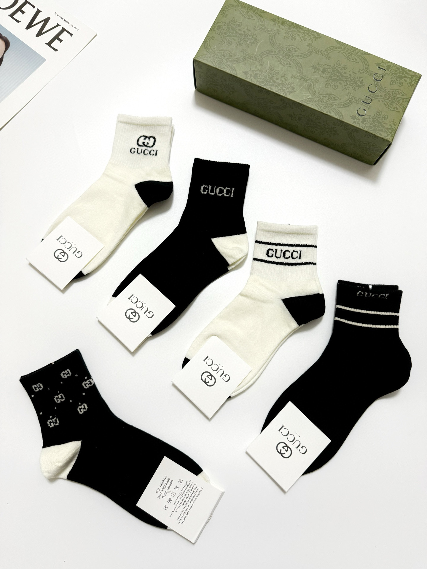  配包装
🌟【一盒5 双】
 🌟Gucci 古琦 经典字母logo 纯棉短筒袜 ，男女同款   ，ins