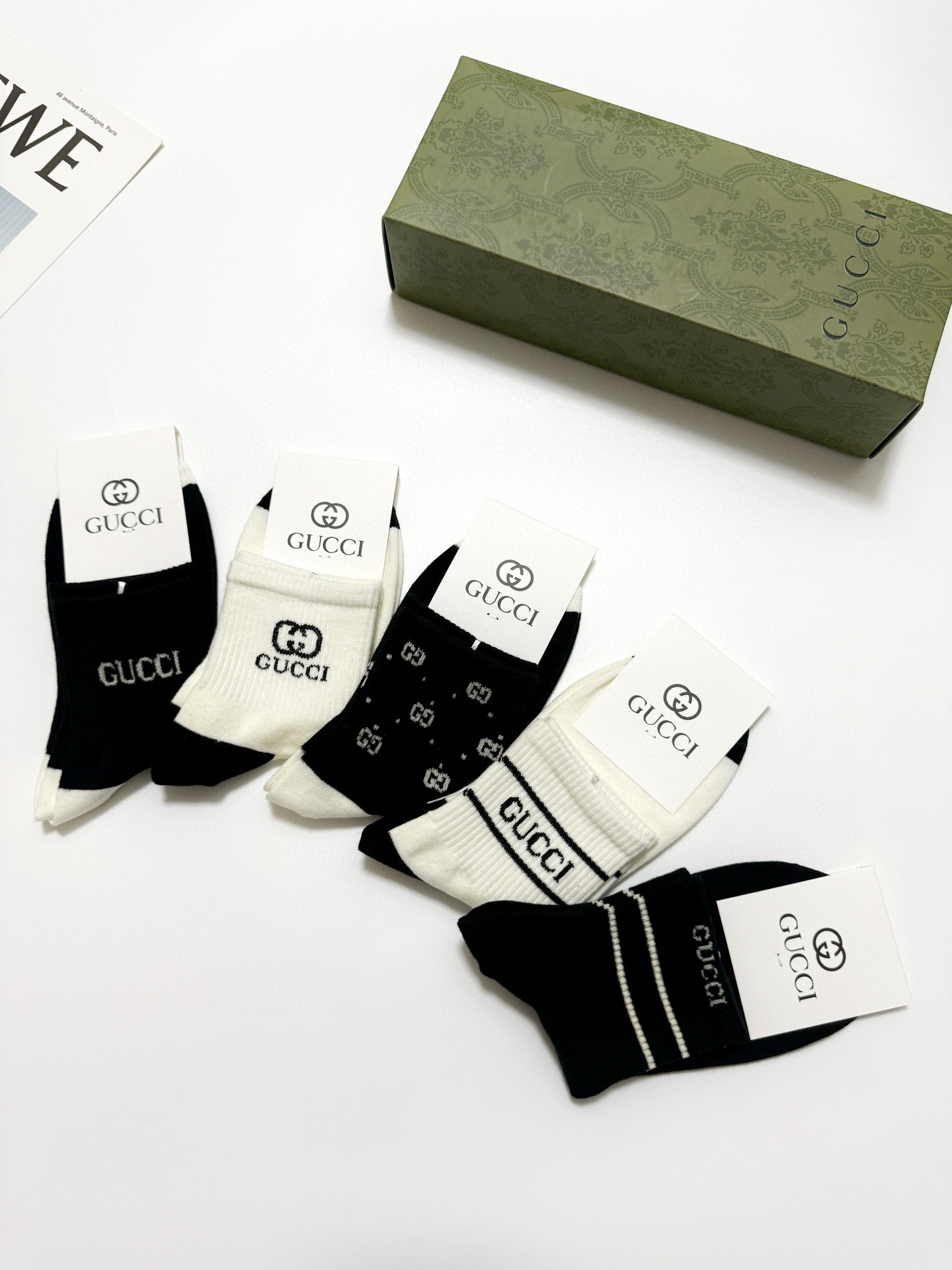  配包装
🌟【一盒5 双】
 🌟Gucci 古琦 经典字母logo 纯棉短筒袜 ，男女同款   ，ins