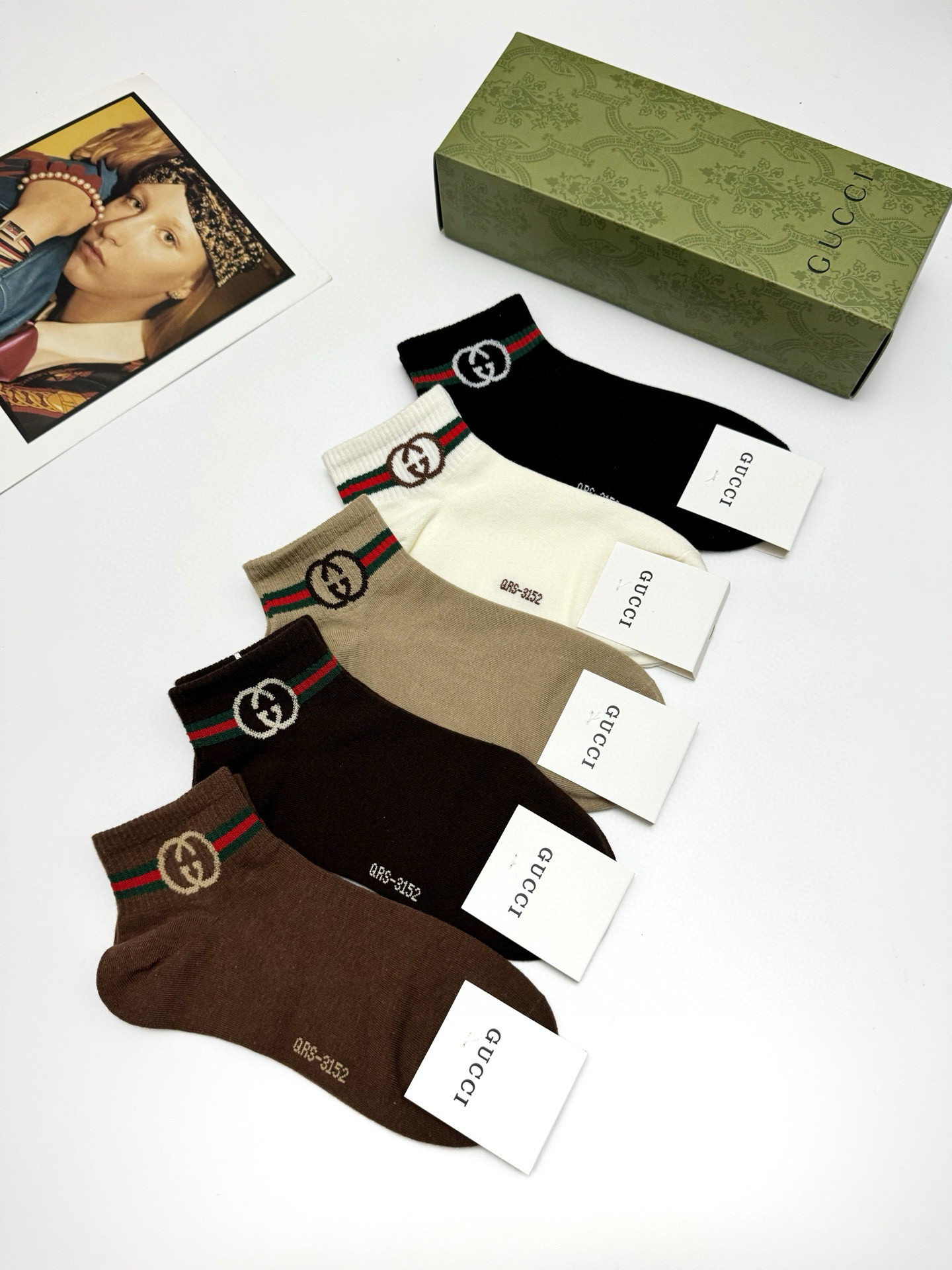  配包装
🌟【一盒5 双】男女同款
 🌟Gucci 古琦 经典字母logo 双G 短袜   ，ins超火
