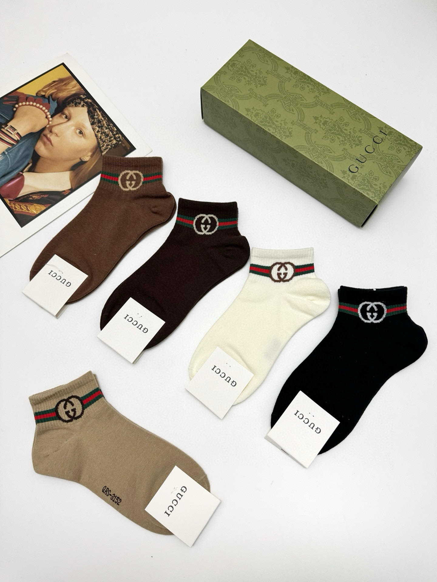  配包装
🌟【一盒5 双】男女同款
 🌟Gucci 古琦 经典字母logo 双G 短袜   ，ins超火
