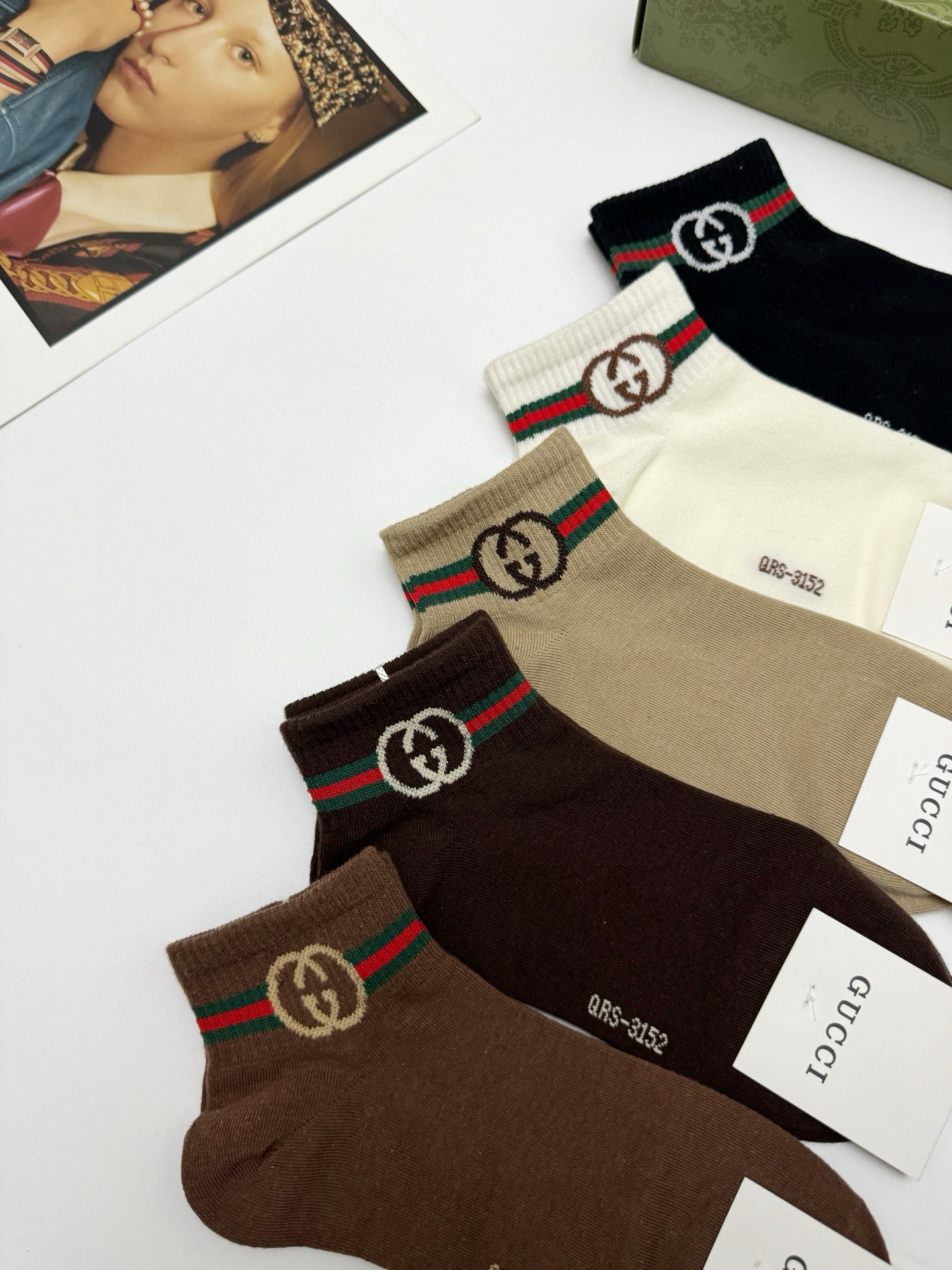  配包装
🌟【一盒5 双】男女同款
 🌟Gucci 古琦 经典字母logo 双G 短袜   ，ins超火