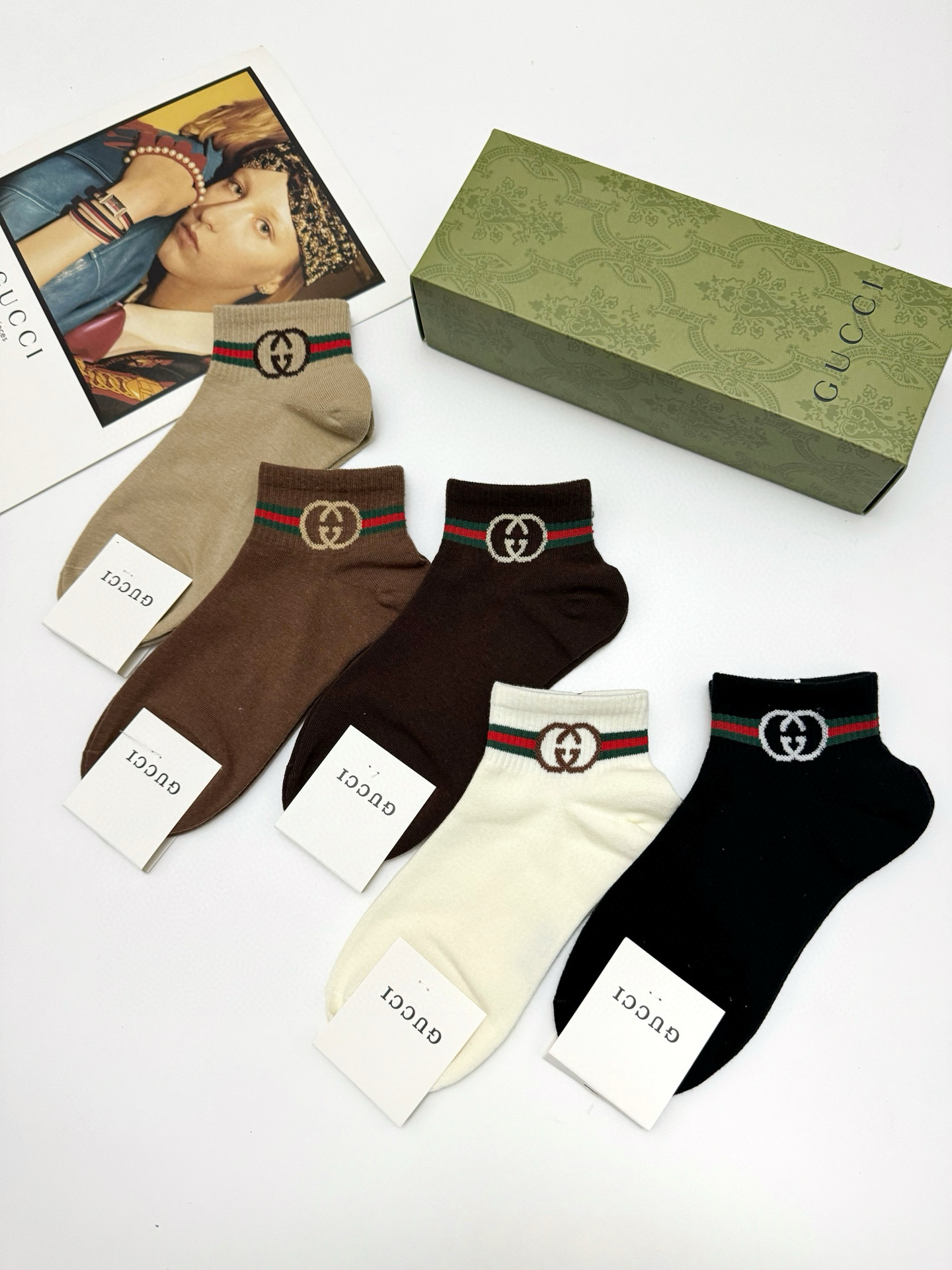  配包装
🌟【一盒5 双】男女同款
 🌟Gucci 古琦 经典字母logo 双G 短袜   ，ins超火