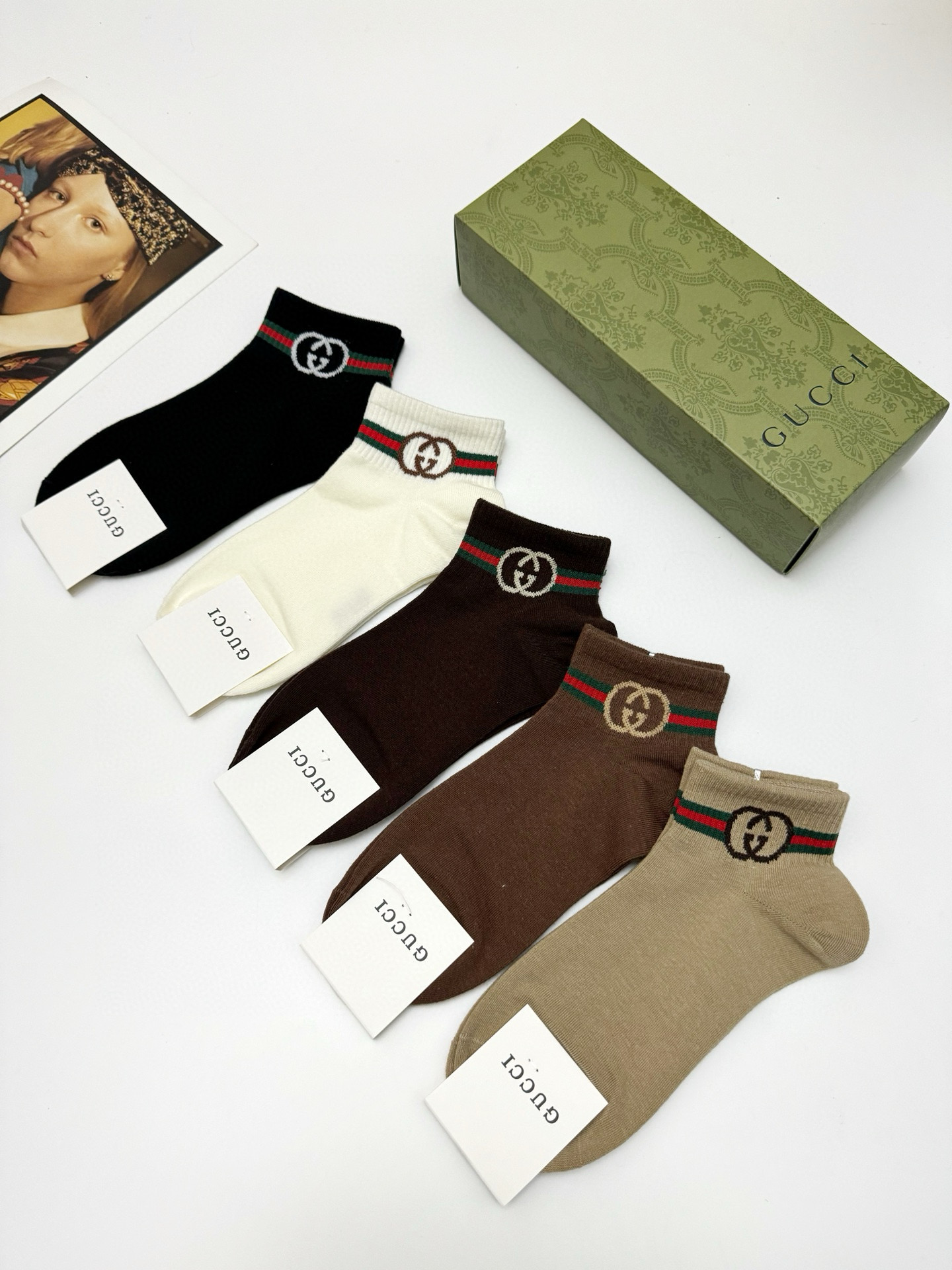  配包装
🌟【一盒5 双】男女同款
 🌟Gucci 古琦 经典字母logo 双G 短袜   ，ins超火